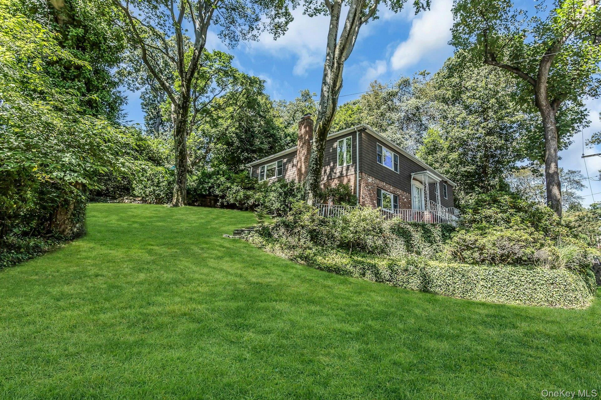 17 Willow Drive, Port Washington, NY 11050