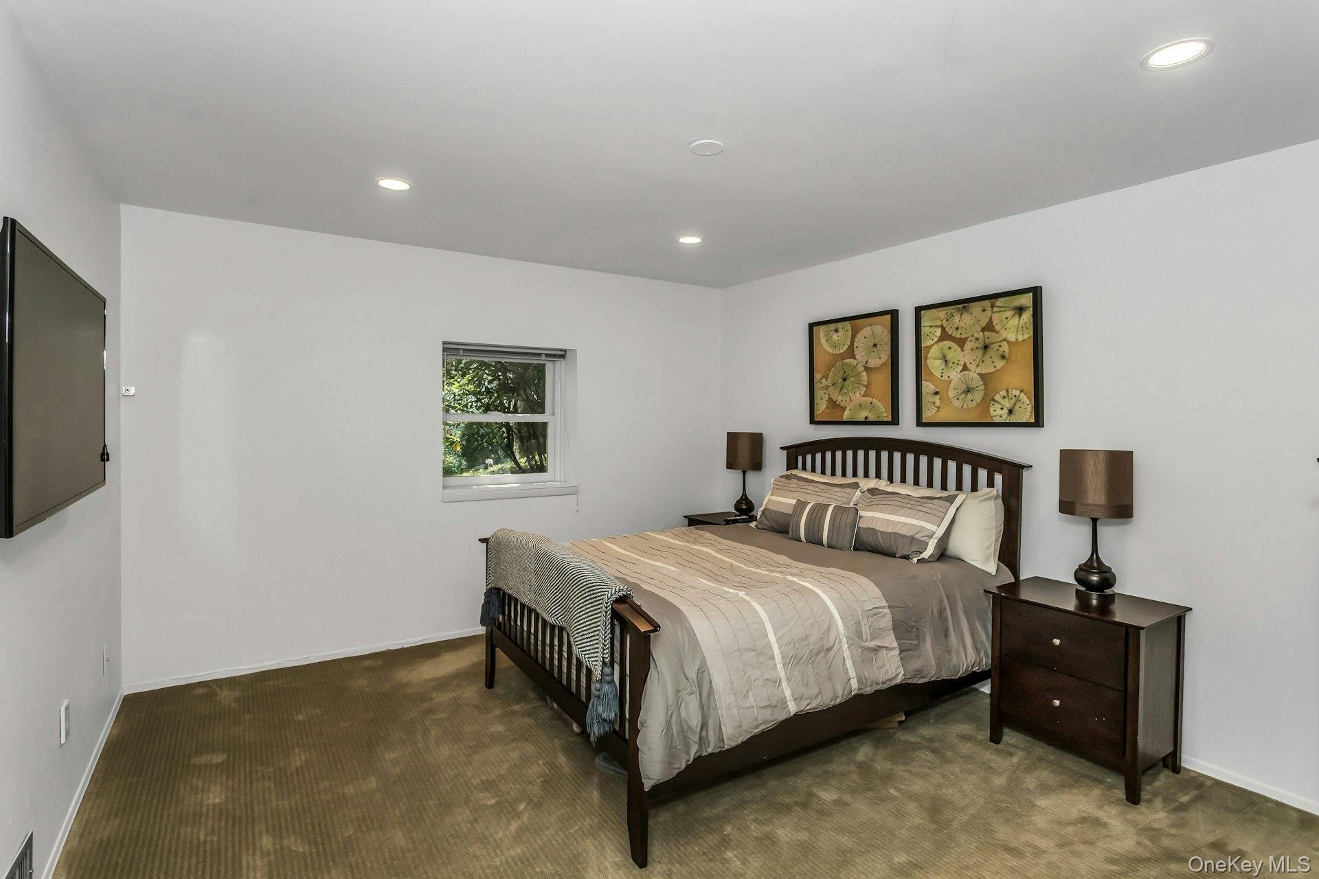 17 Willow Drive, Port Washington, NY 11050