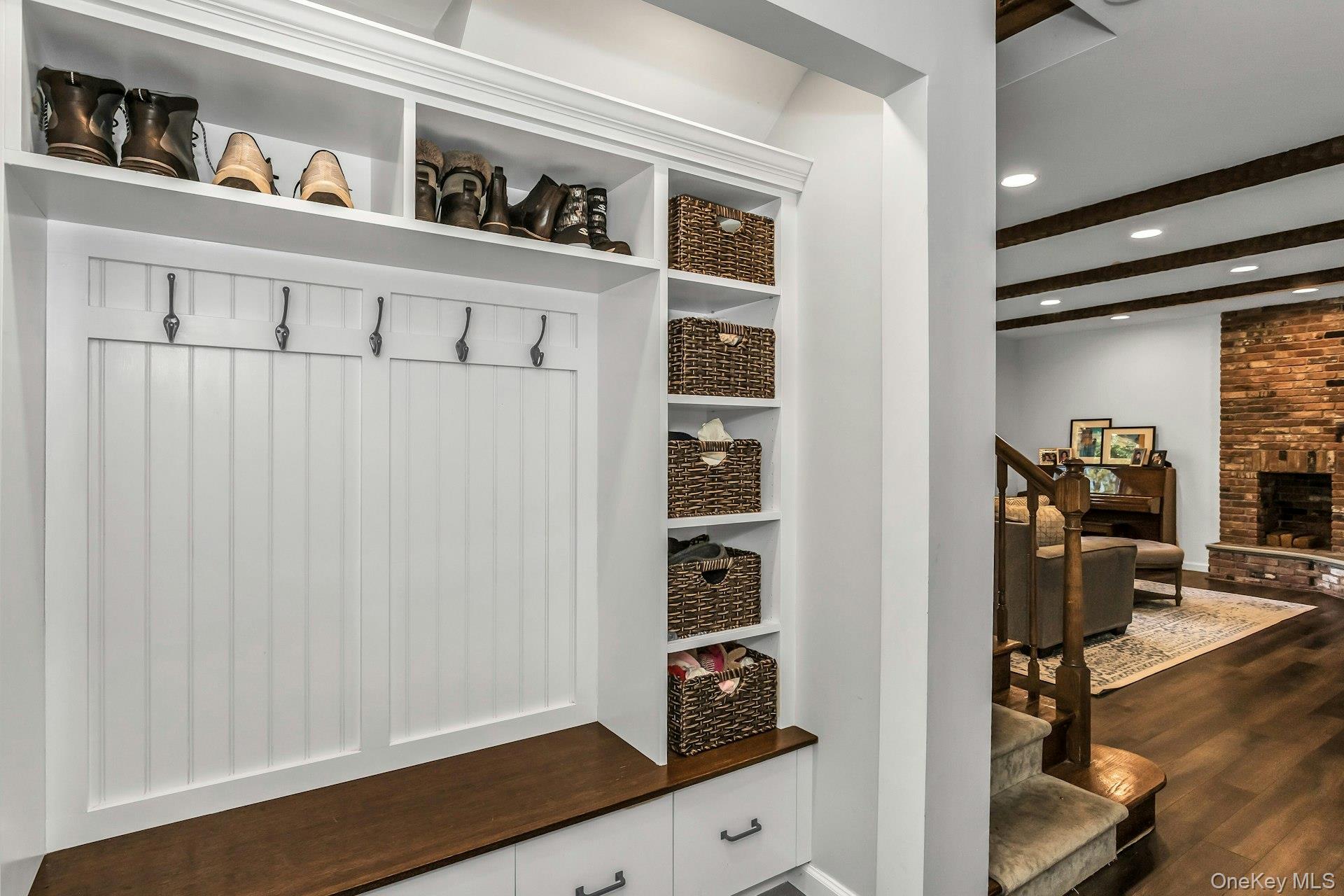 17 Willow Drive, Port Washington, NY 11050