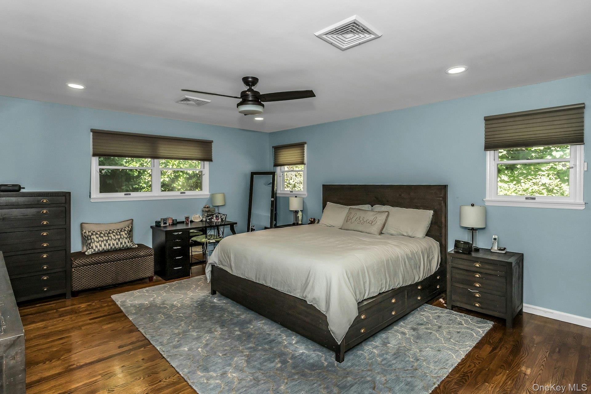 17 Willow Drive, Port Washington, NY 11050