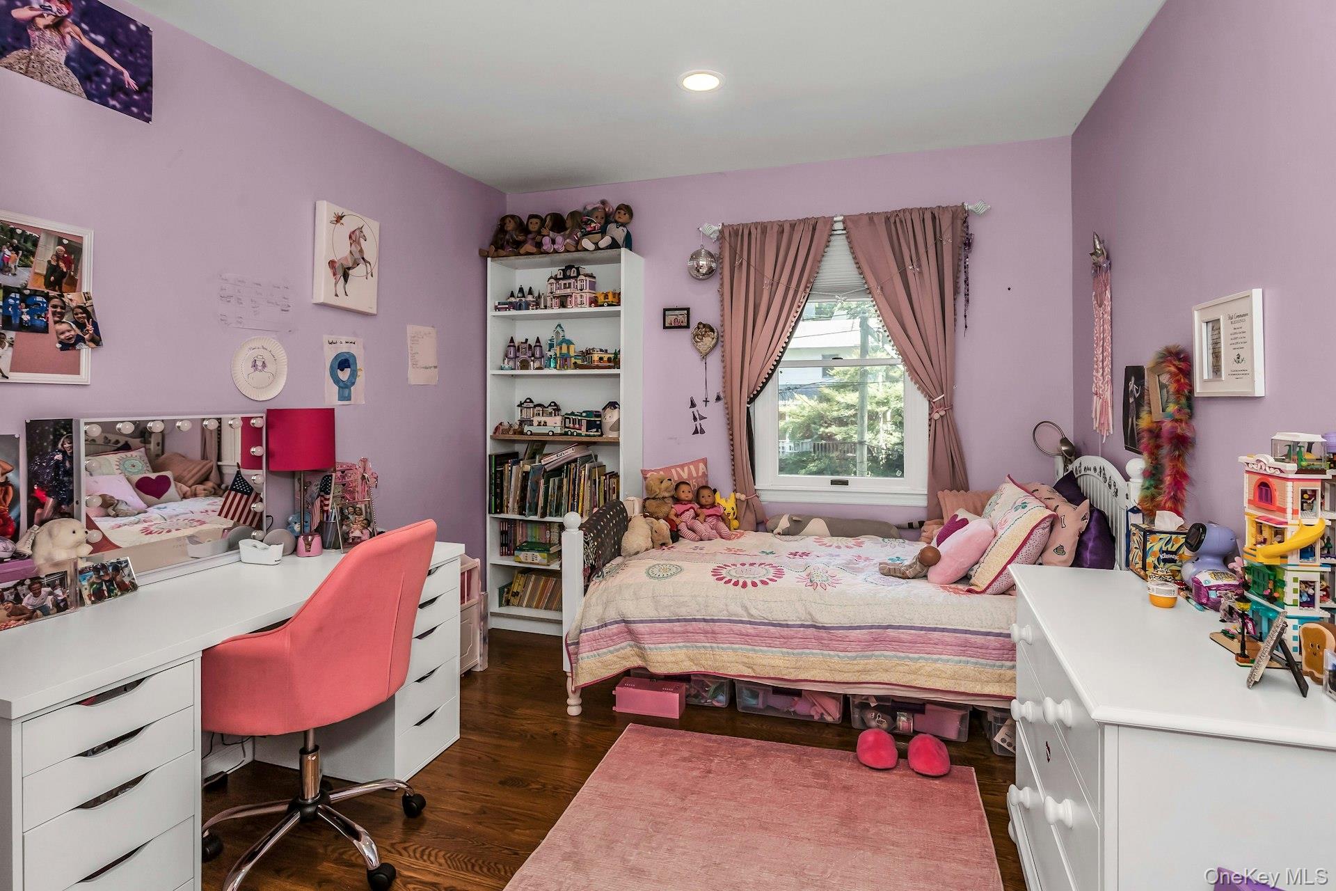 17 Willow Drive, Port Washington, NY 11050