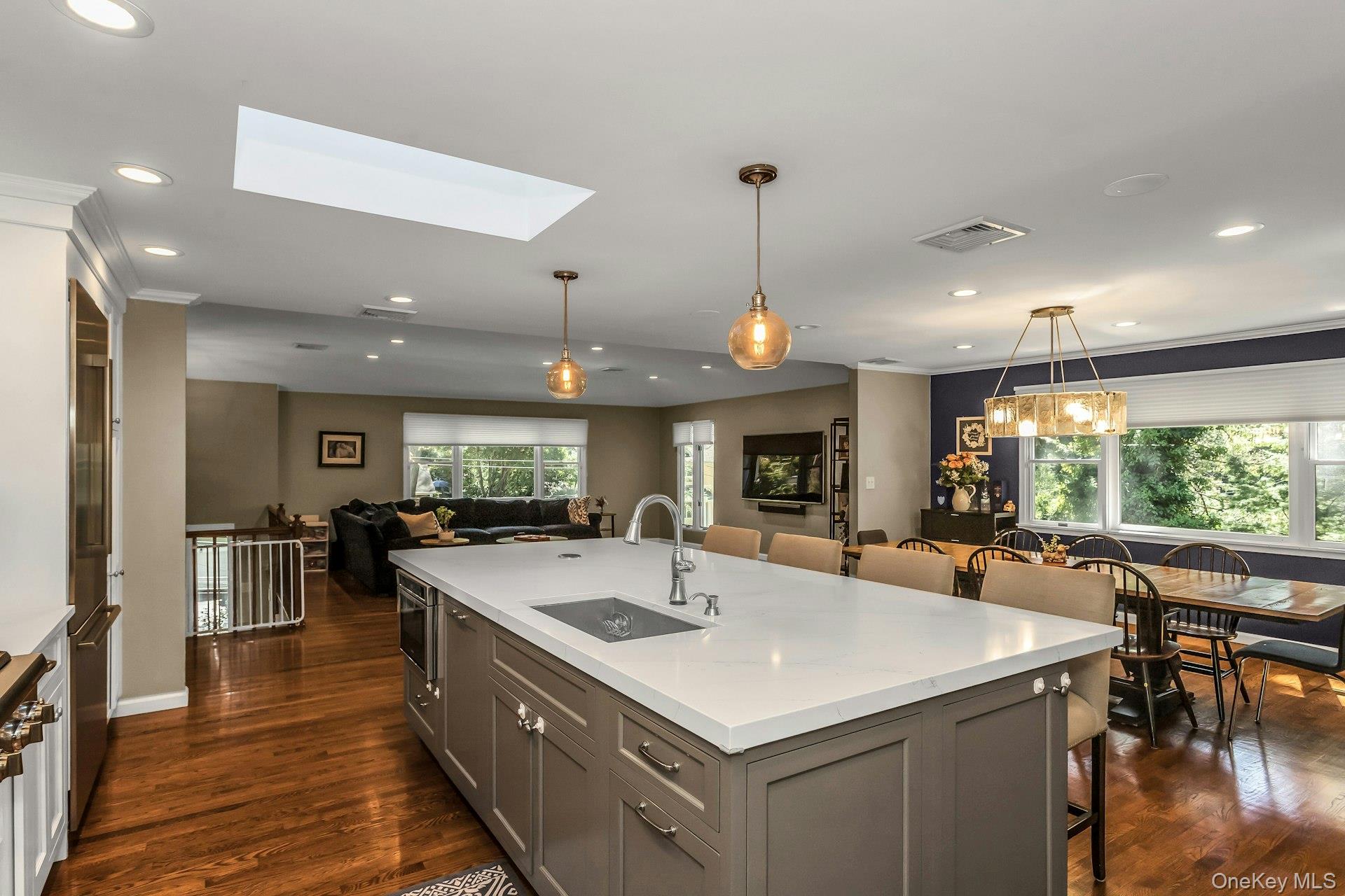 17 Willow Drive, Port Washington, NY 11050