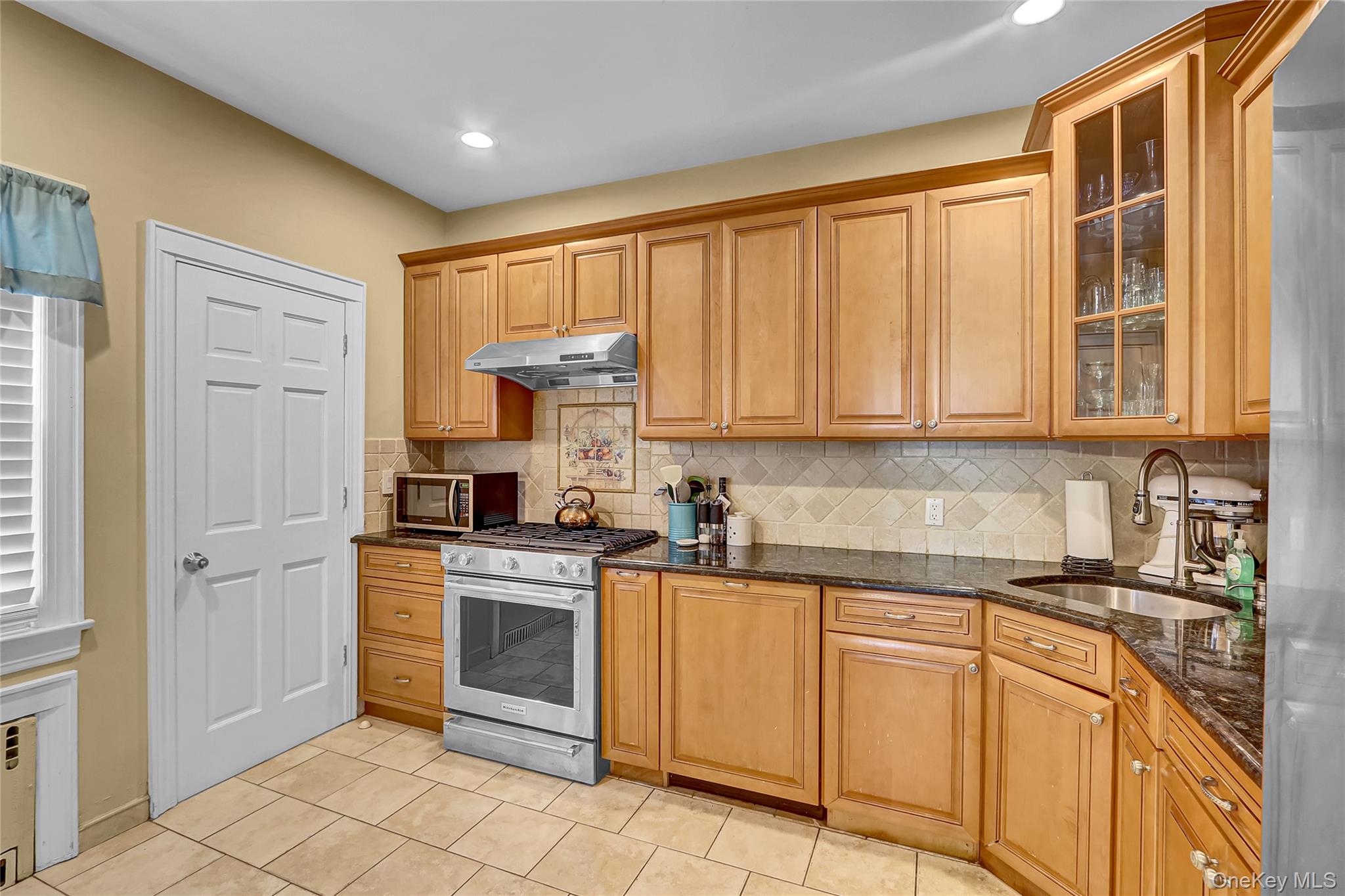 36 School Street, Malverne, NY 11565