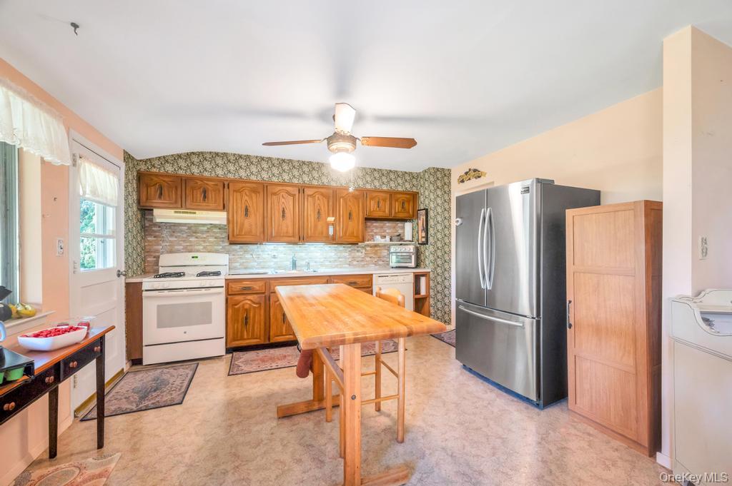 412 N Tree Road, South Setauket, NY 11720