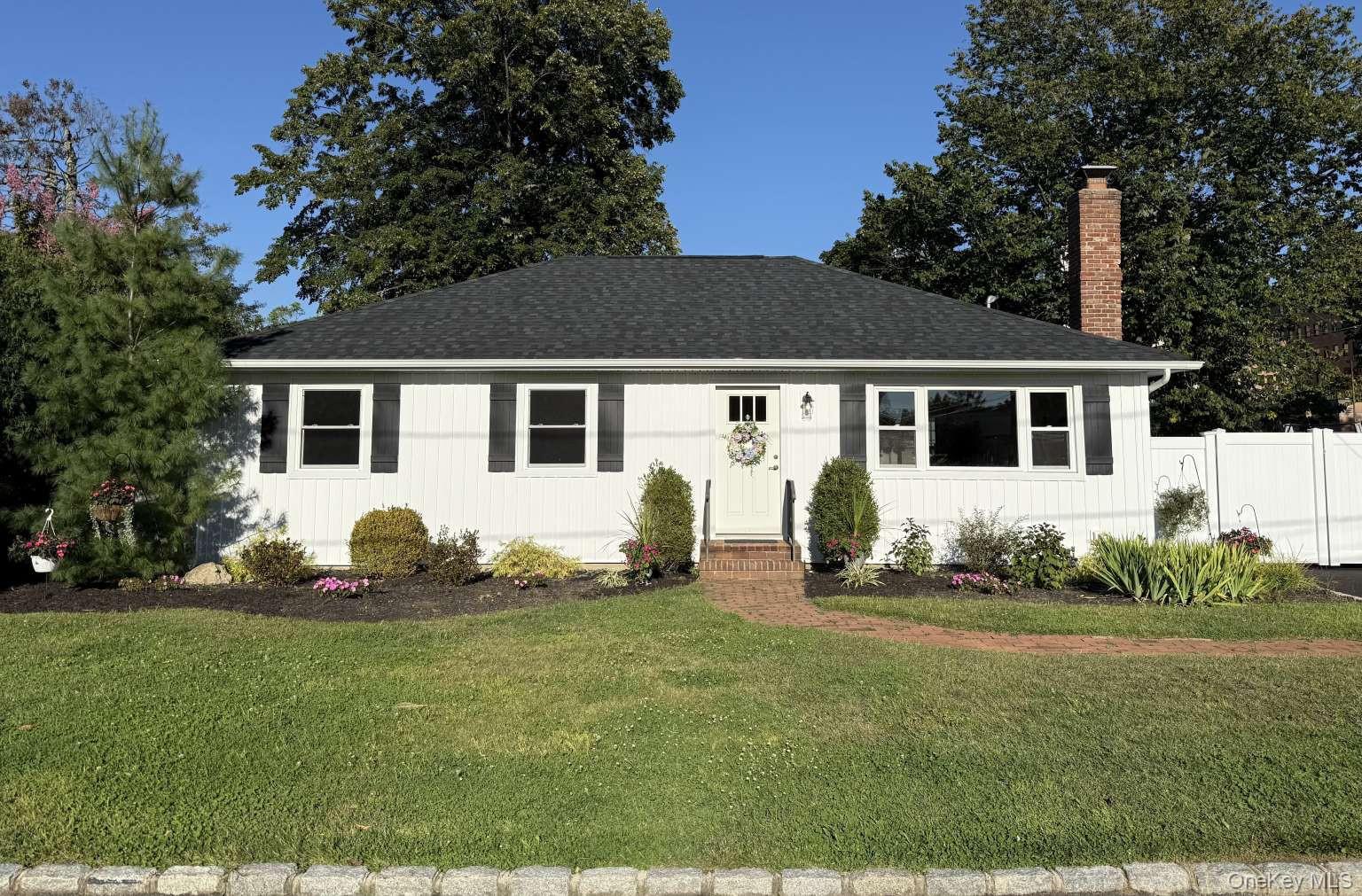 11 E Bay Drive, West Islip, NY 11795