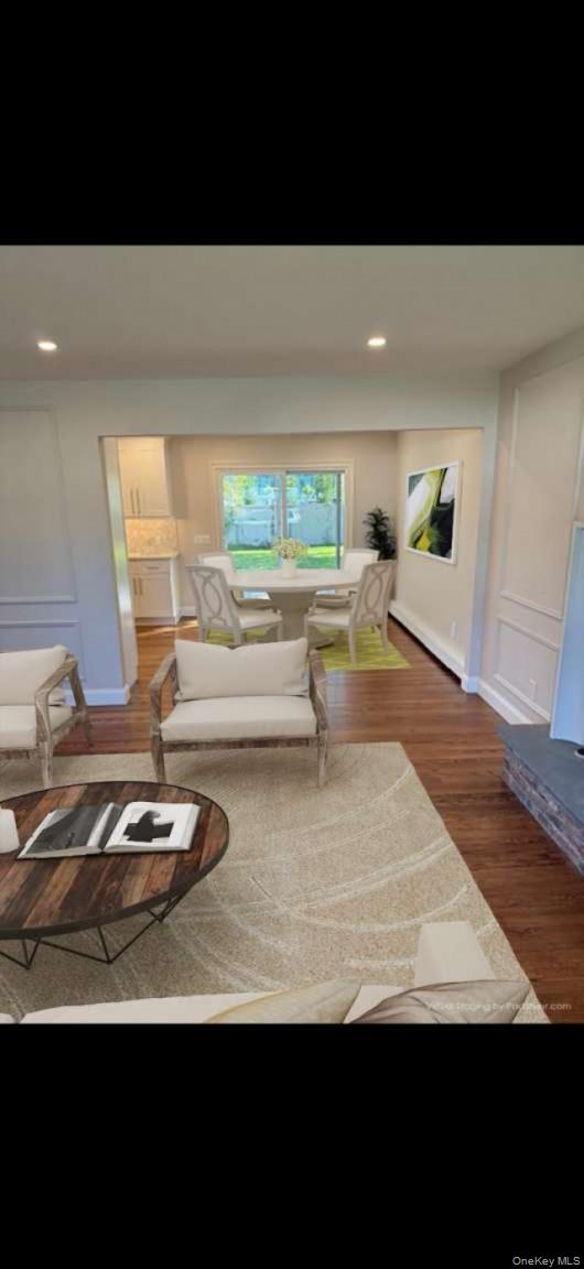 11 E Bay Drive, West Islip, NY 11795