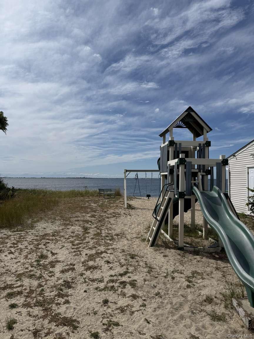 11 E Bay Drive, West Islip, NY 11795