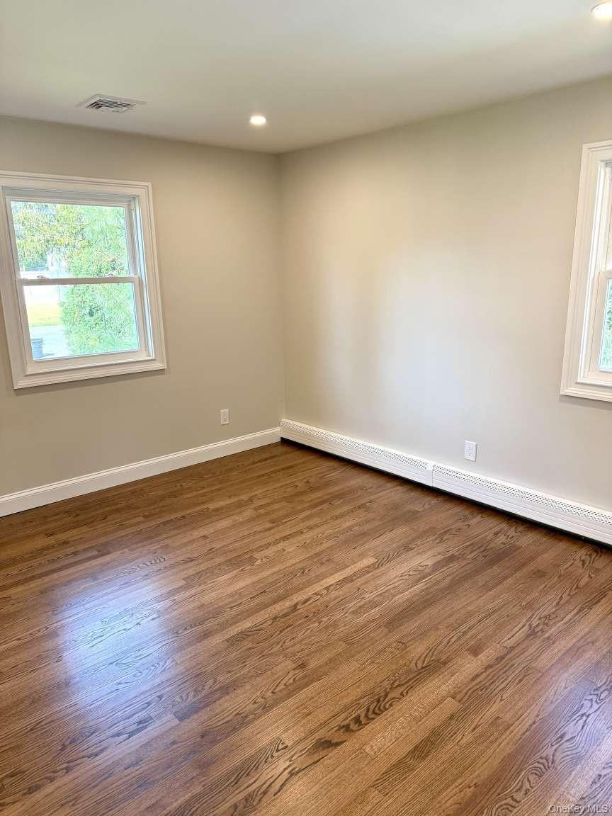 11 E Bay Drive, West Islip, NY 11795