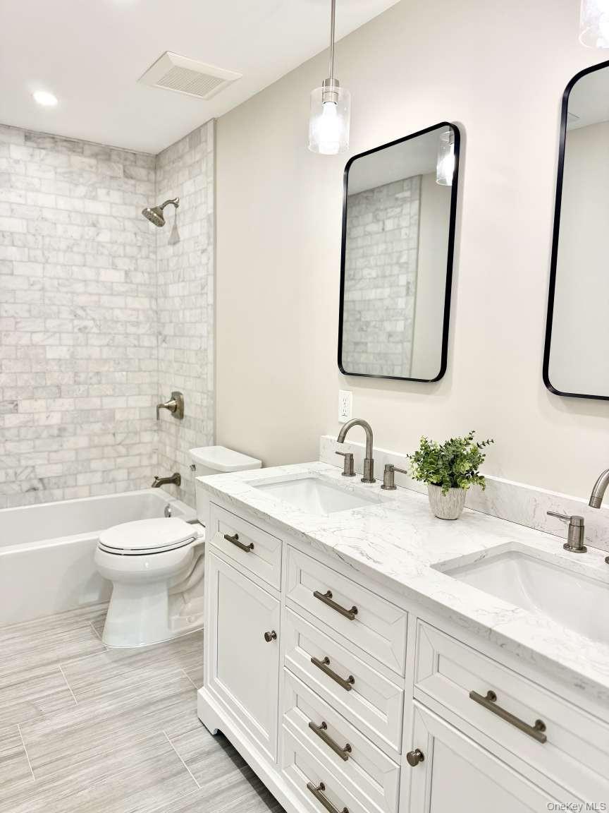 11 E Bay Drive, West Islip, NY 11795