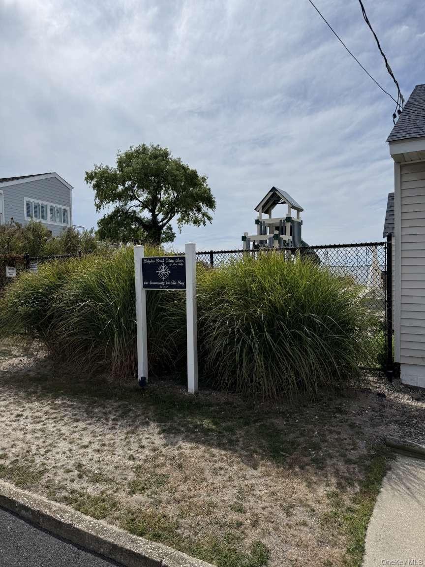 11 E Bay Drive, West Islip, NY 11795