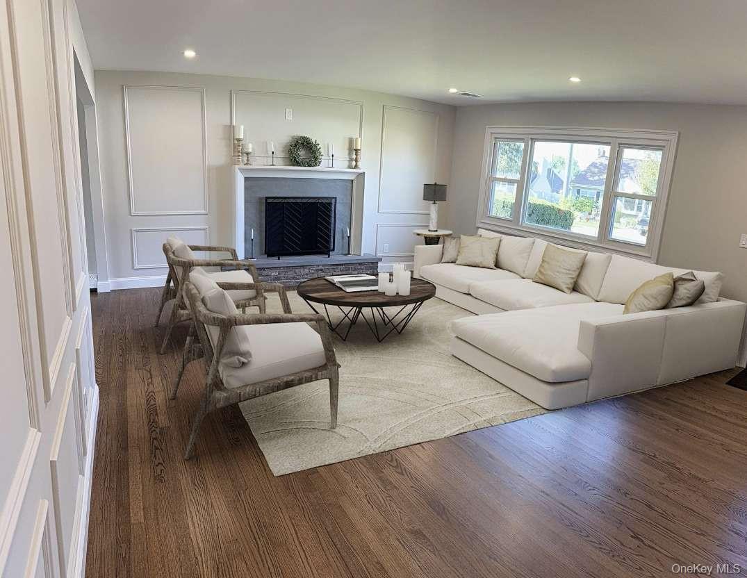 11 E Bay Drive, West Islip, NY 11795