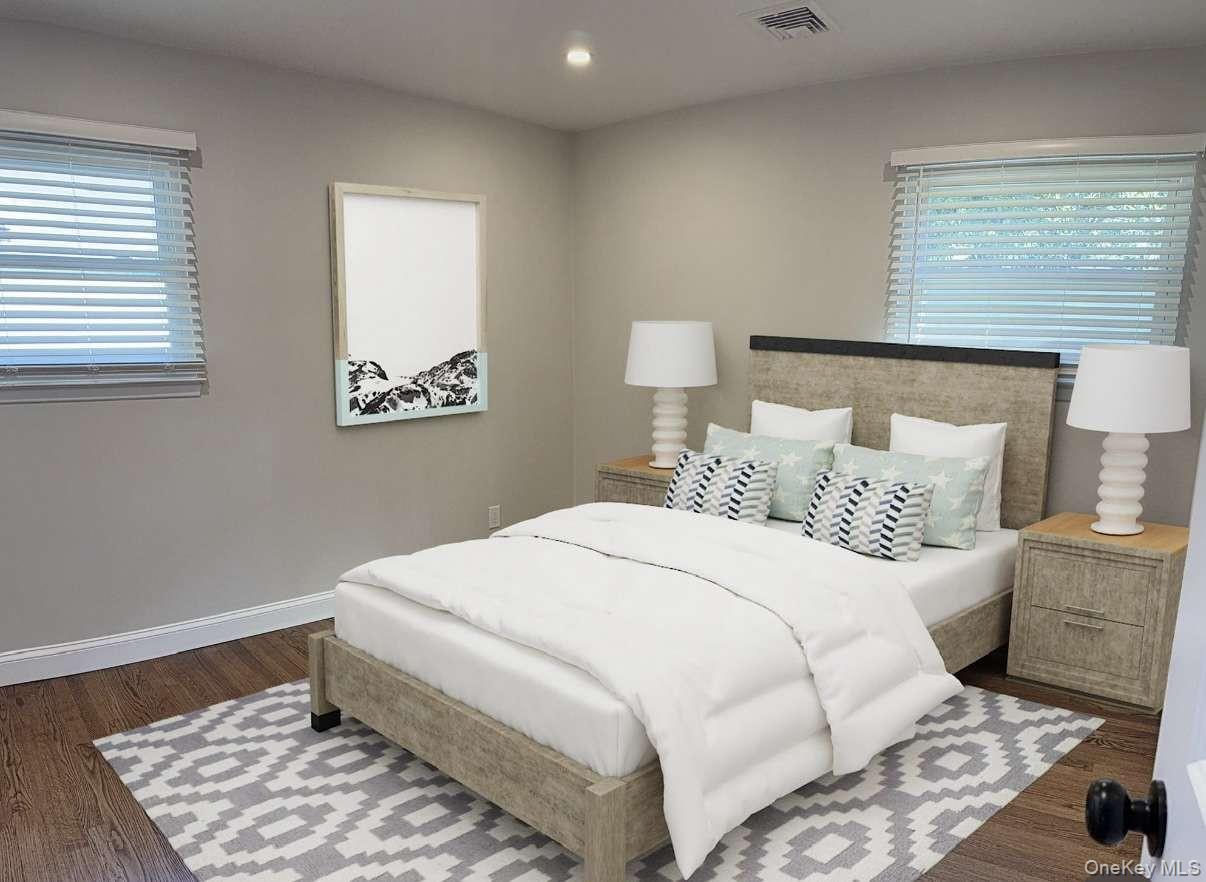 11 E Bay Drive, West Islip, NY 11795