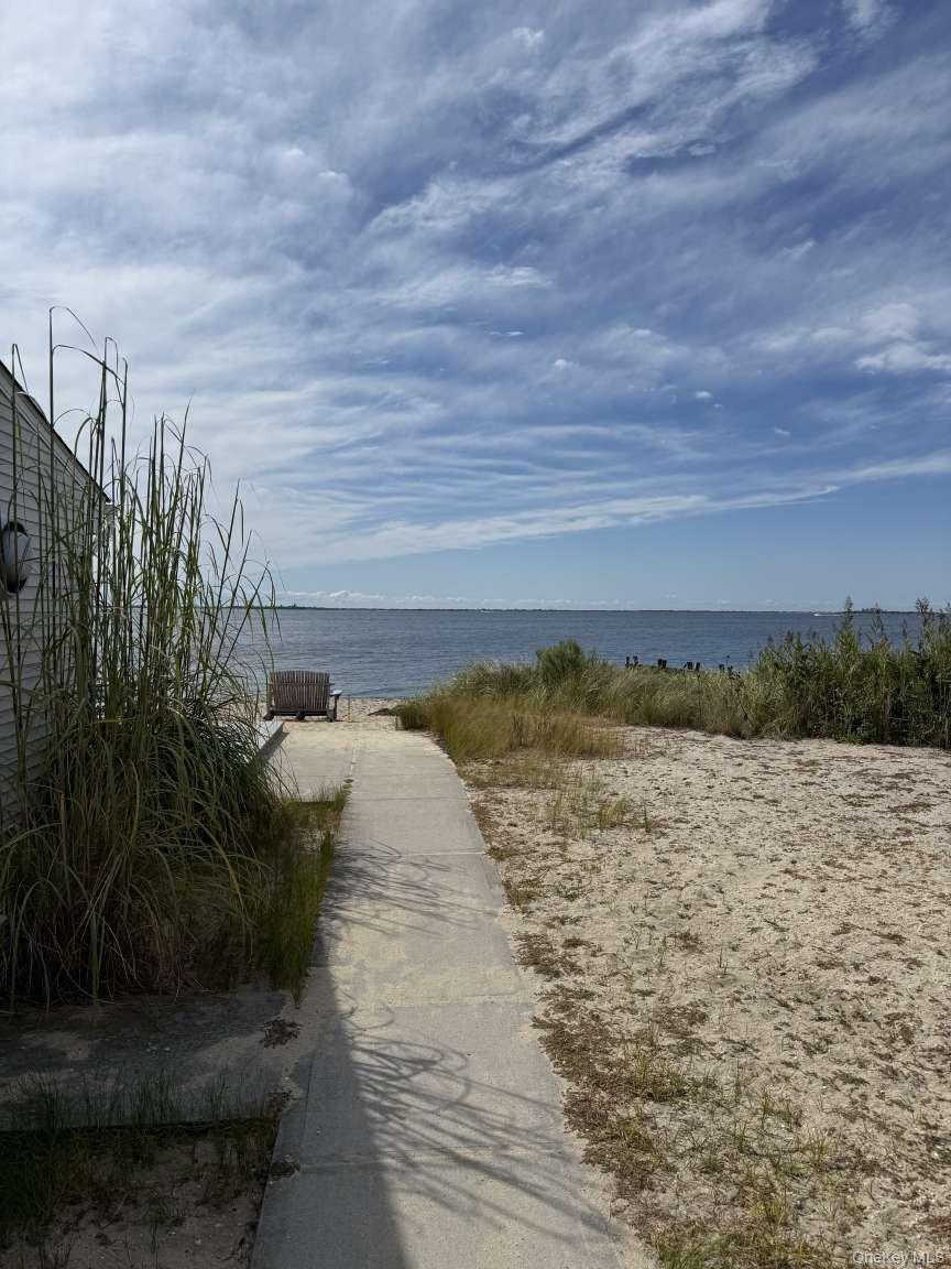 11 E Bay Drive, West Islip, NY 11795