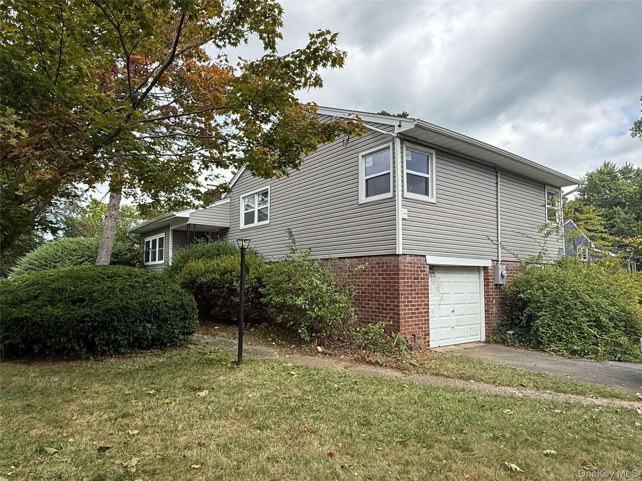 6 Albermarle Avenue, Huntington Station, NY 11746