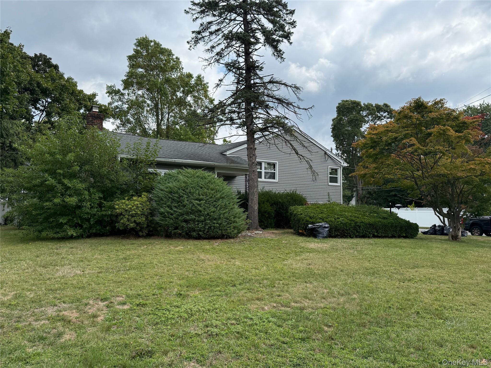 6 Albermarle Avenue, Huntington Station, NY 11746