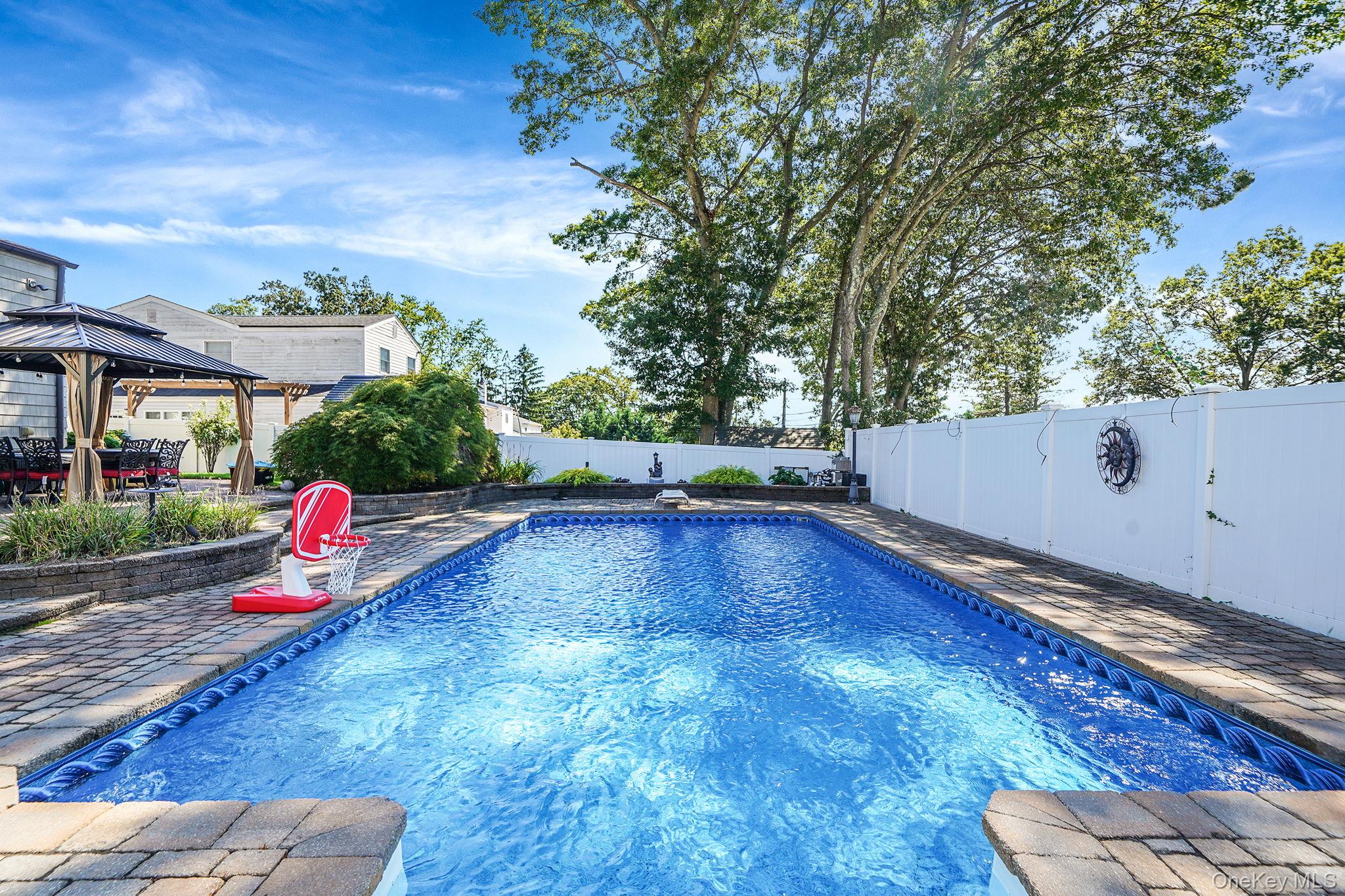 20 Villa Lane, Smithtown, NY 11787