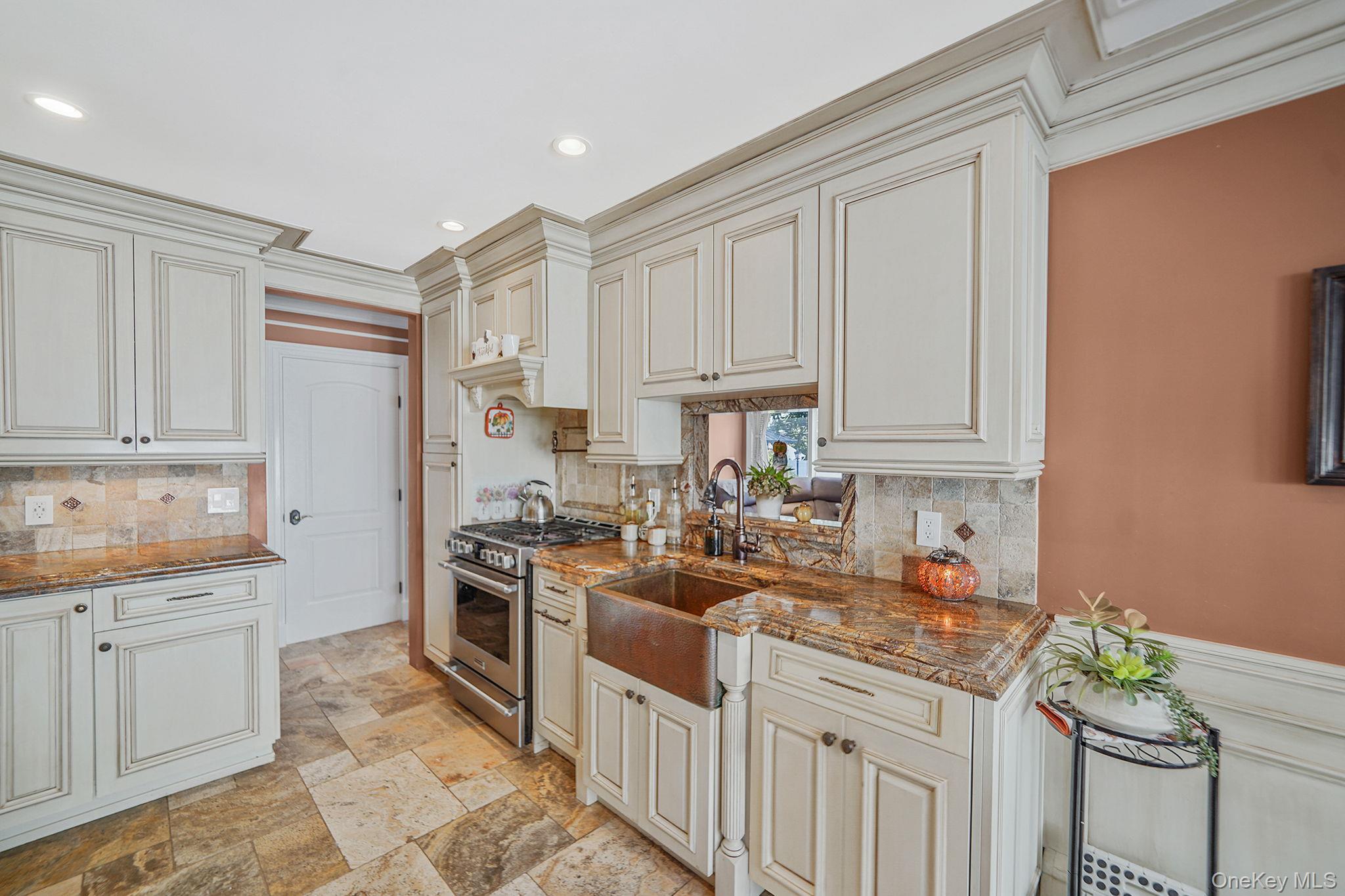 20 Villa Lane, Smithtown, NY 11787