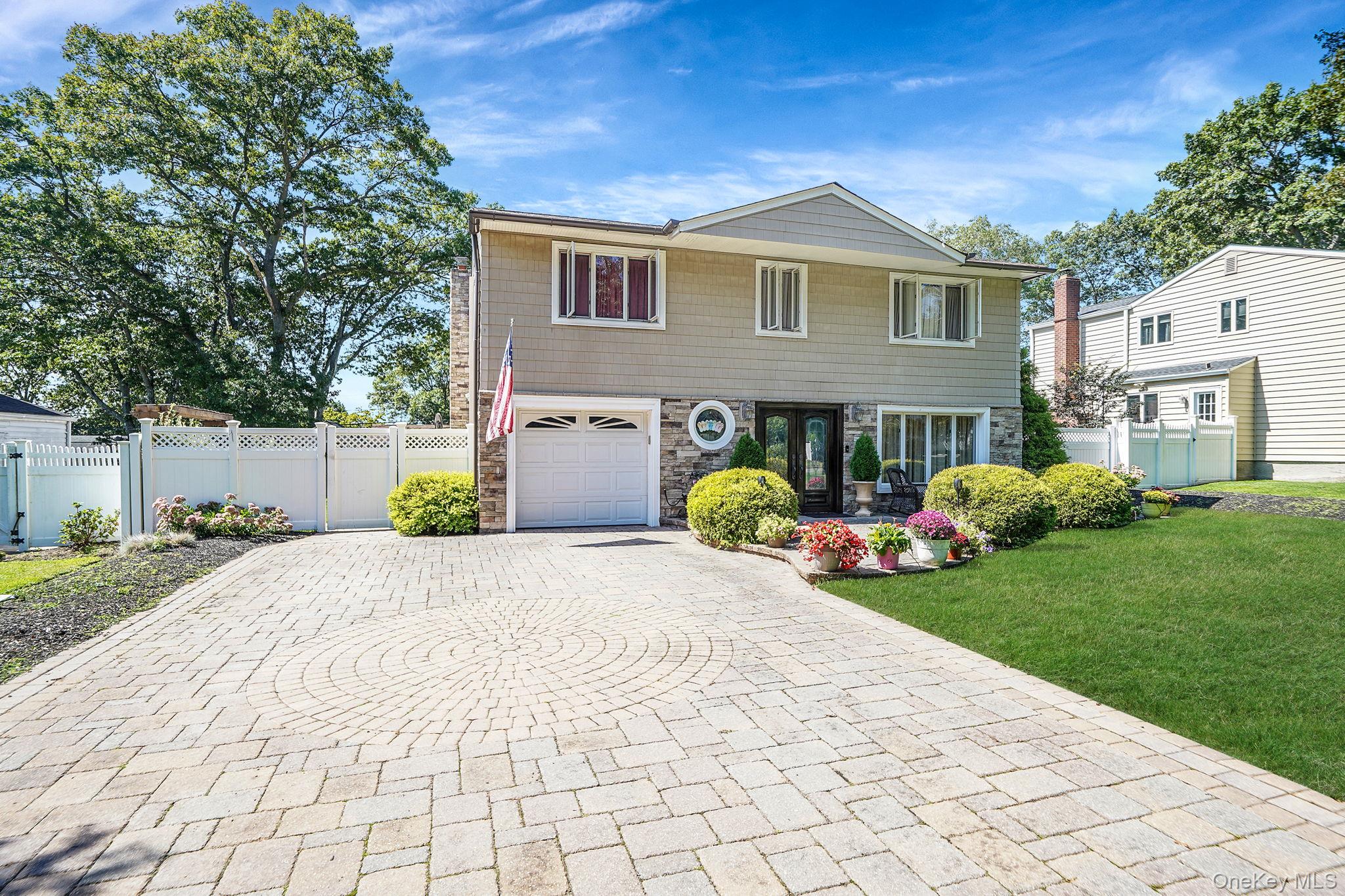 20 Villa Lane, Smithtown, NY 11787