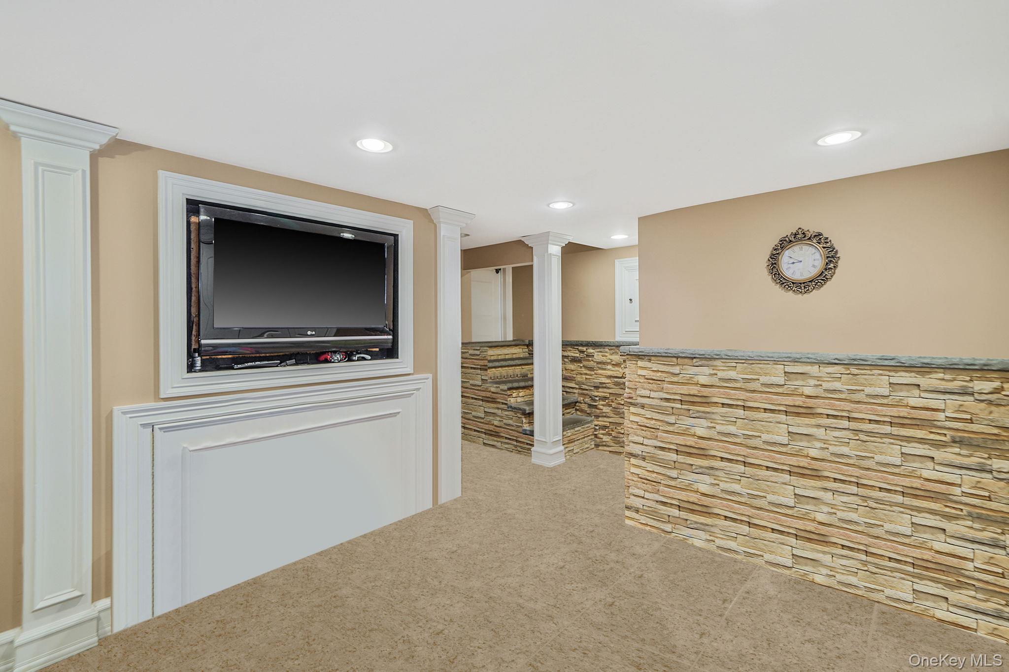 20 Villa Lane, Smithtown, NY 11787