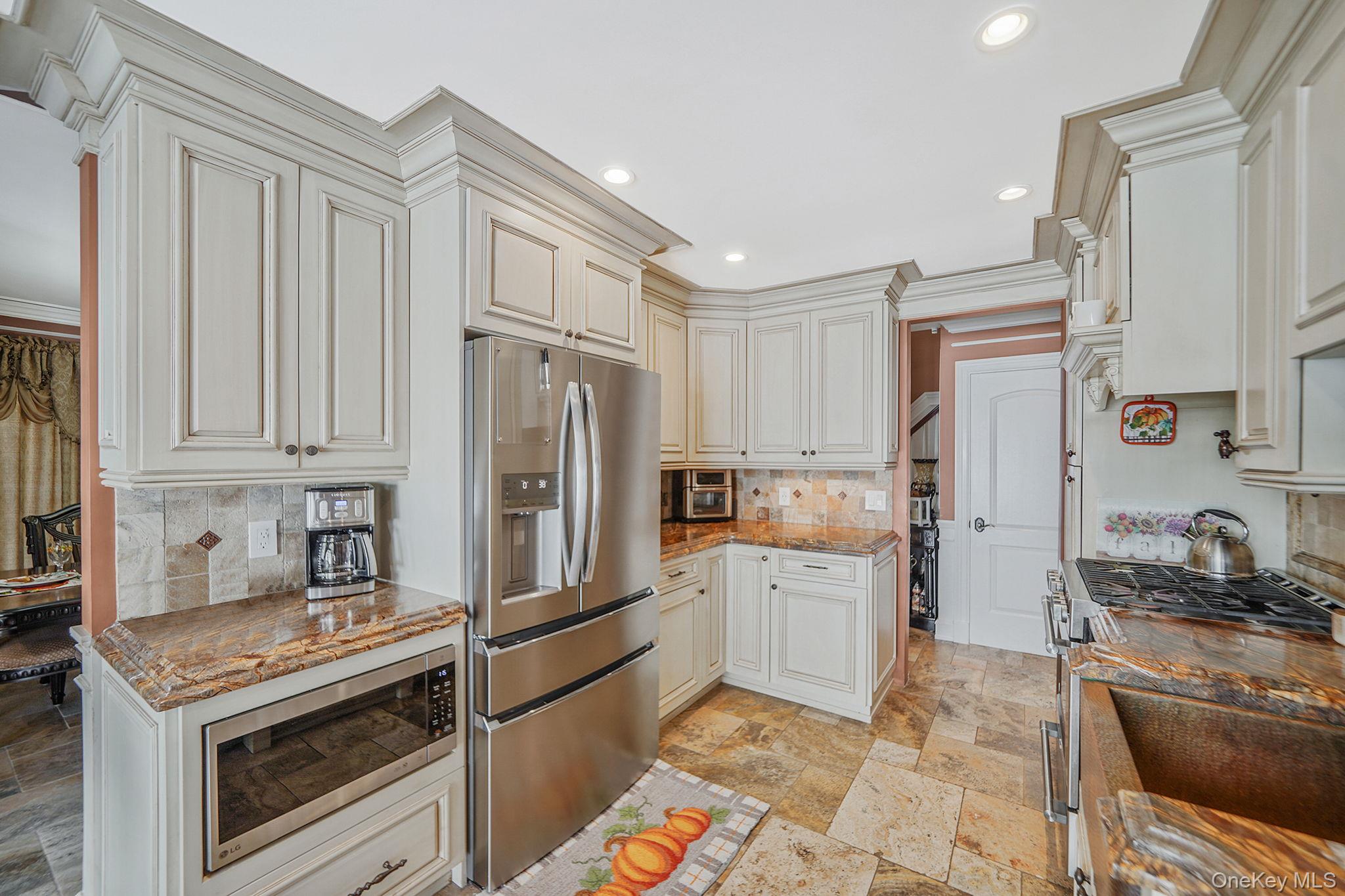 20 Villa Lane, Smithtown, NY 11787