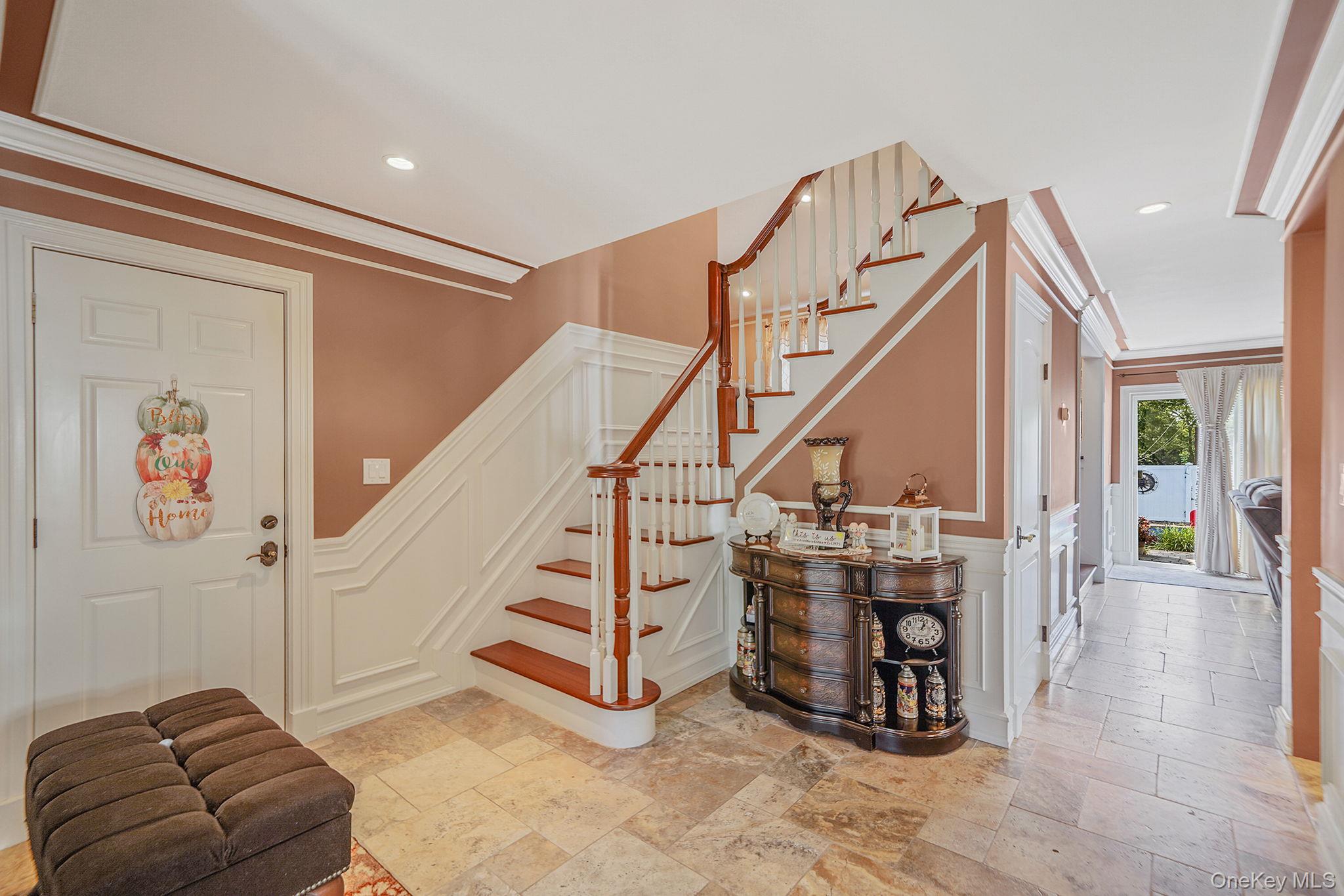 20 Villa Lane, Smithtown, NY 11787