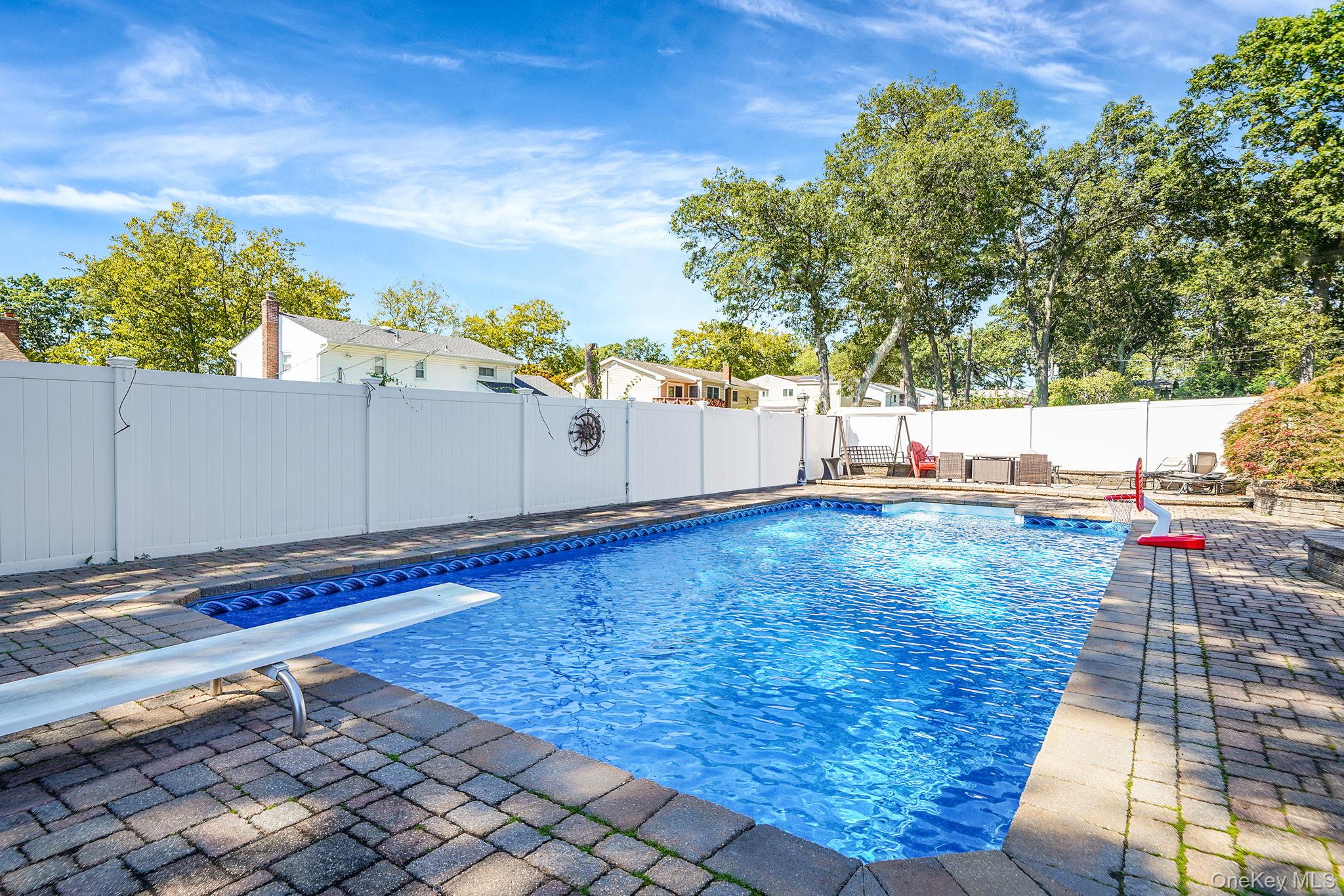 20 Villa Lane, Smithtown, NY 11787