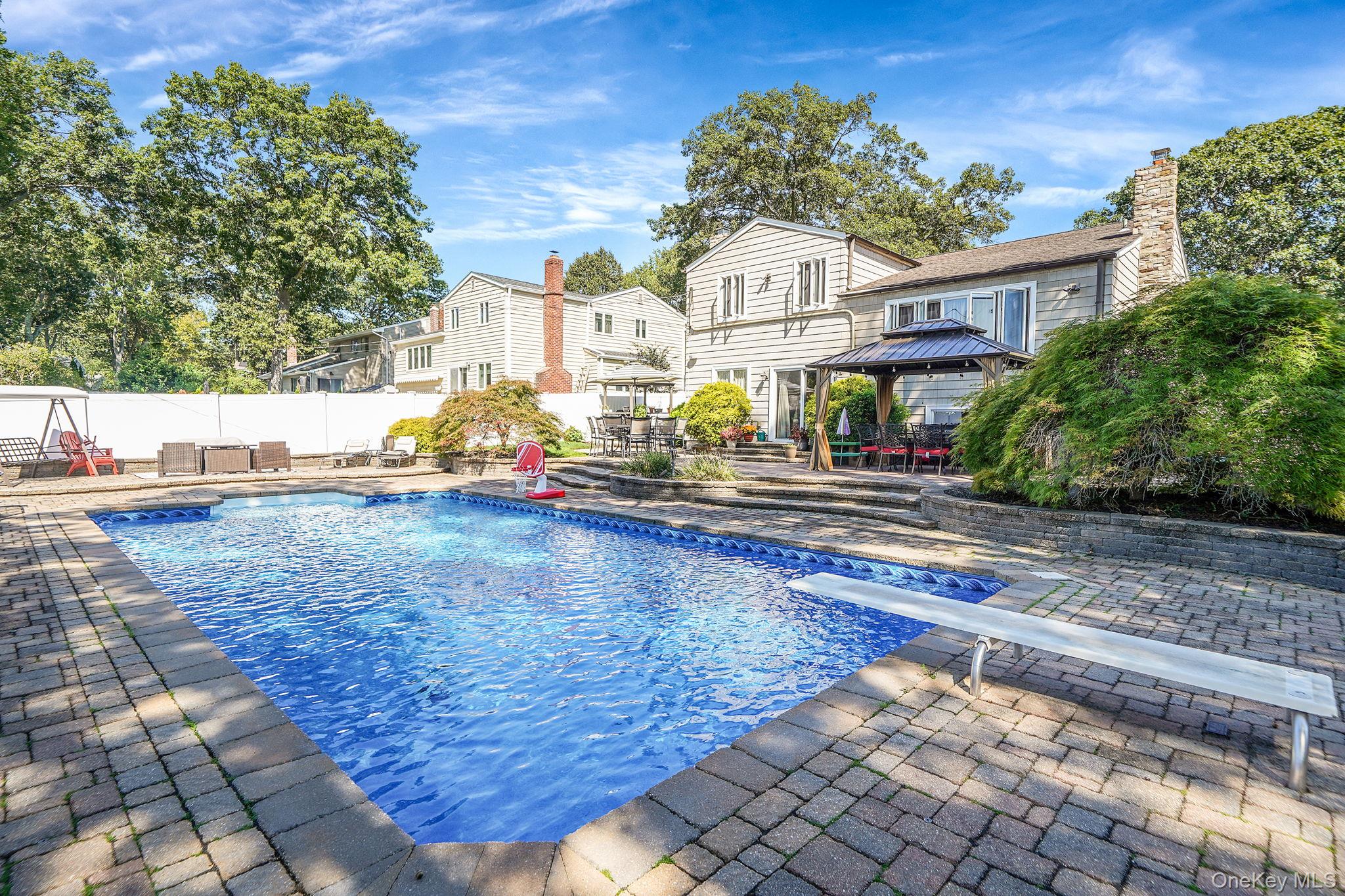 20 Villa Lane, Smithtown, NY 11787