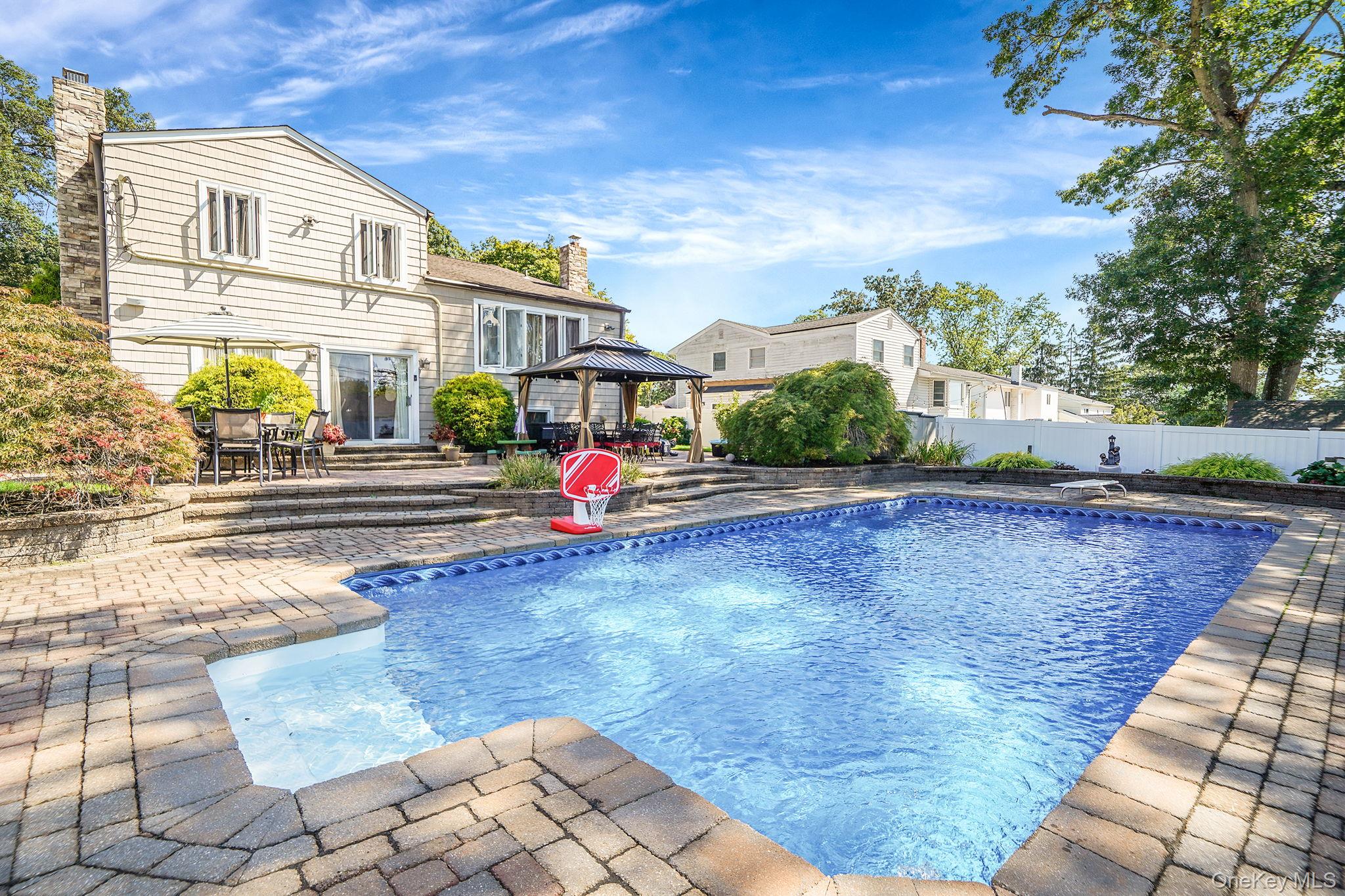 20 Villa Lane, Smithtown, NY 11787