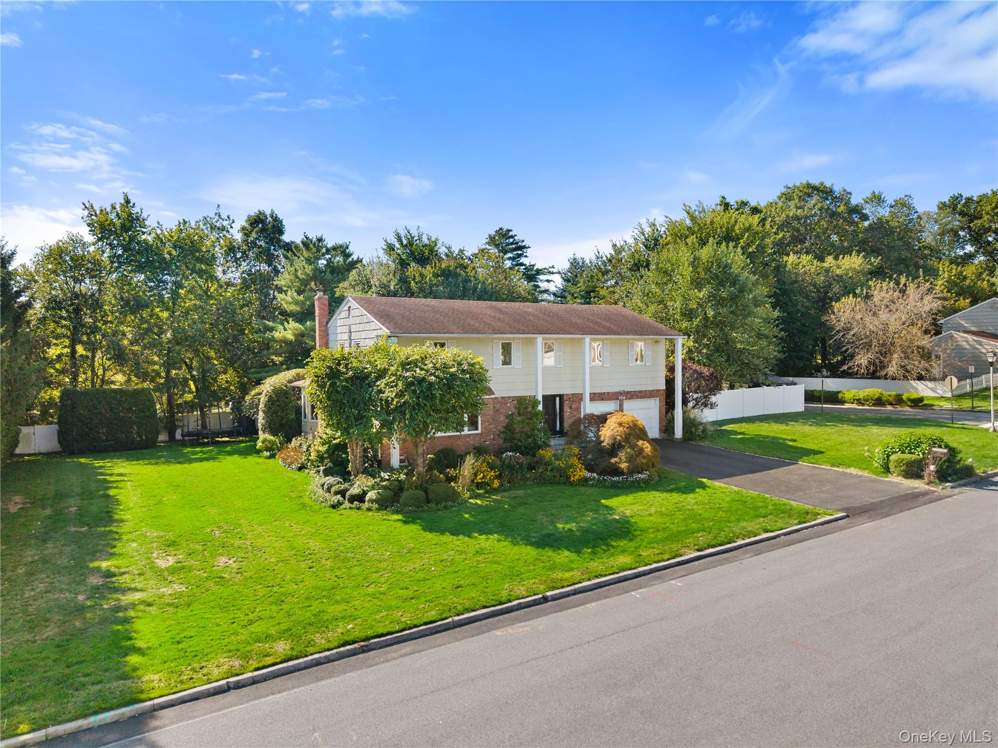 225 Country Ridge Road, Scarsdale, NY 10583
