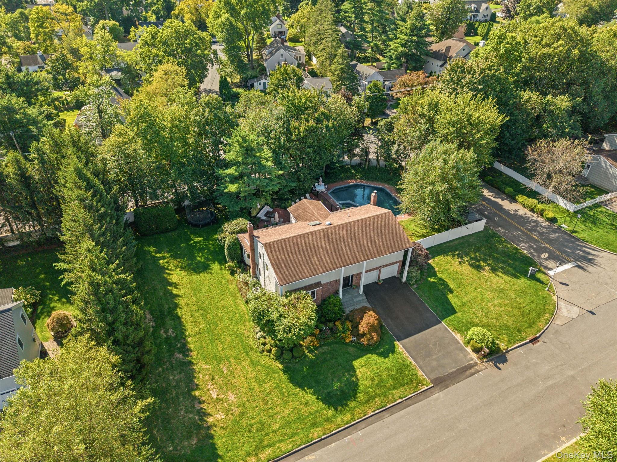 225 Country Ridge Road, Scarsdale, NY 10583