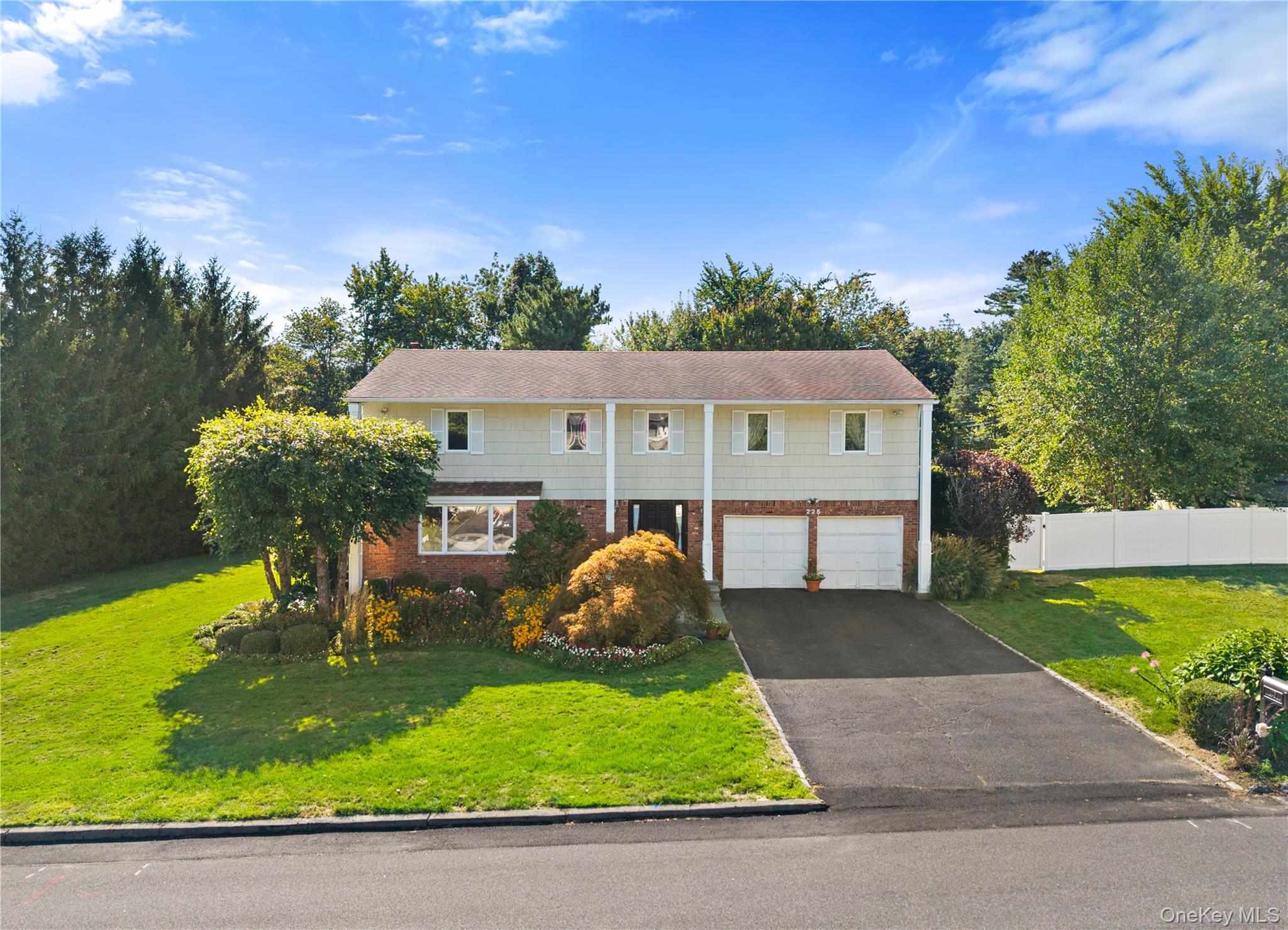 225 Country Ridge Road, Scarsdale, NY 10583