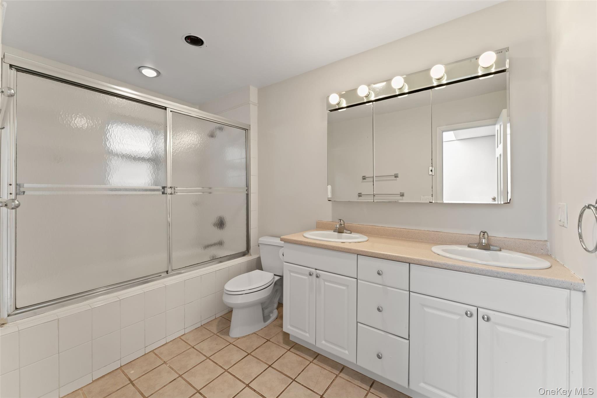 225 Country Ridge Road, Scarsdale, NY 10583