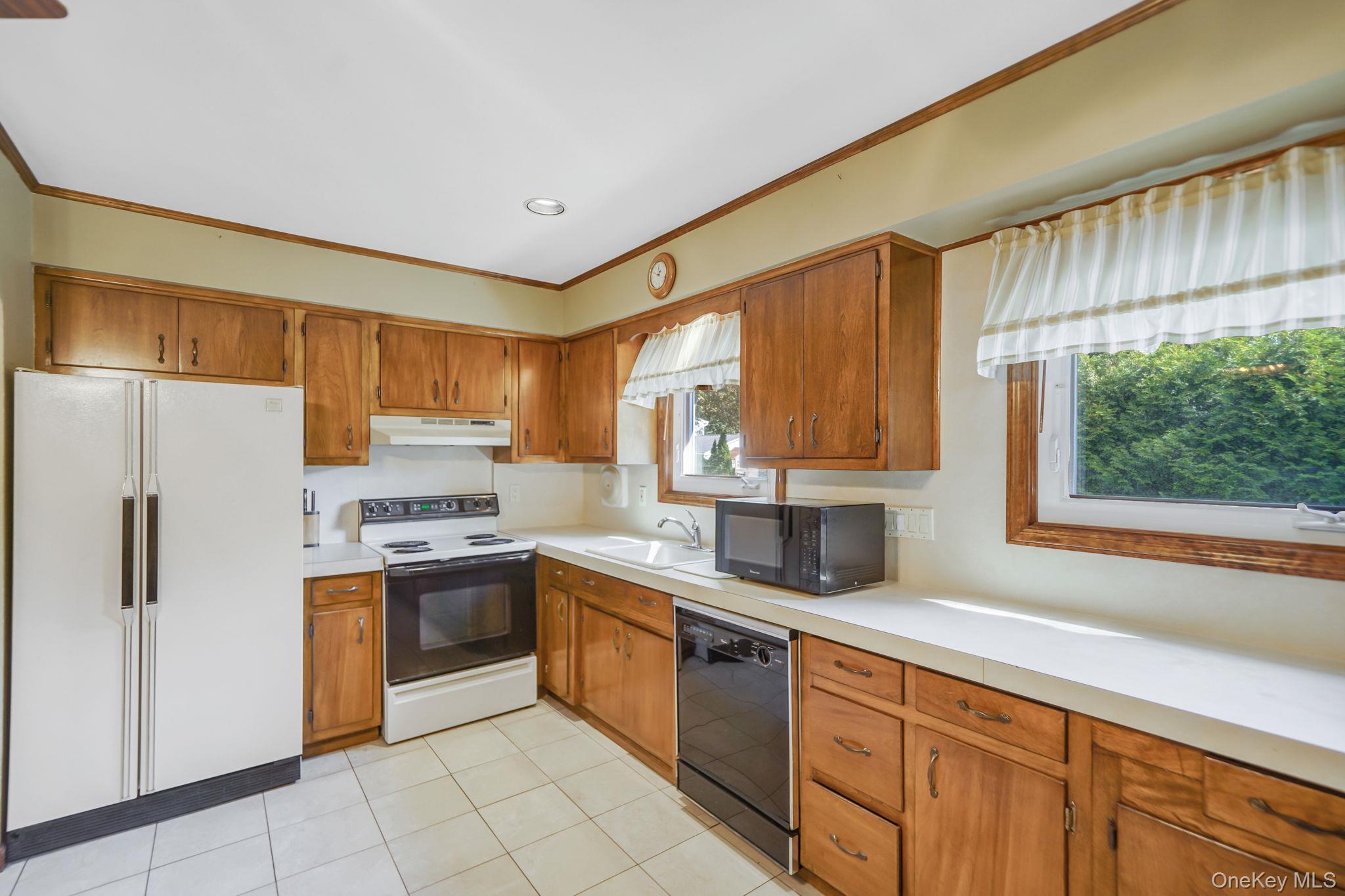 123 Parkside Avenue, Miller Place, NY 11764