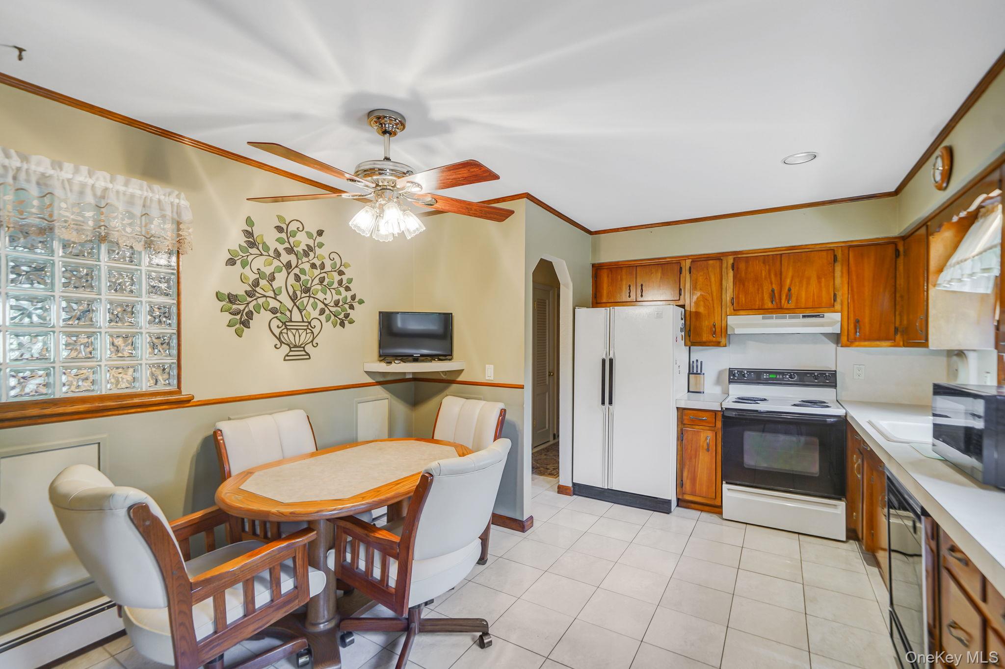 123 Parkside Avenue, Miller Place, NY 11764