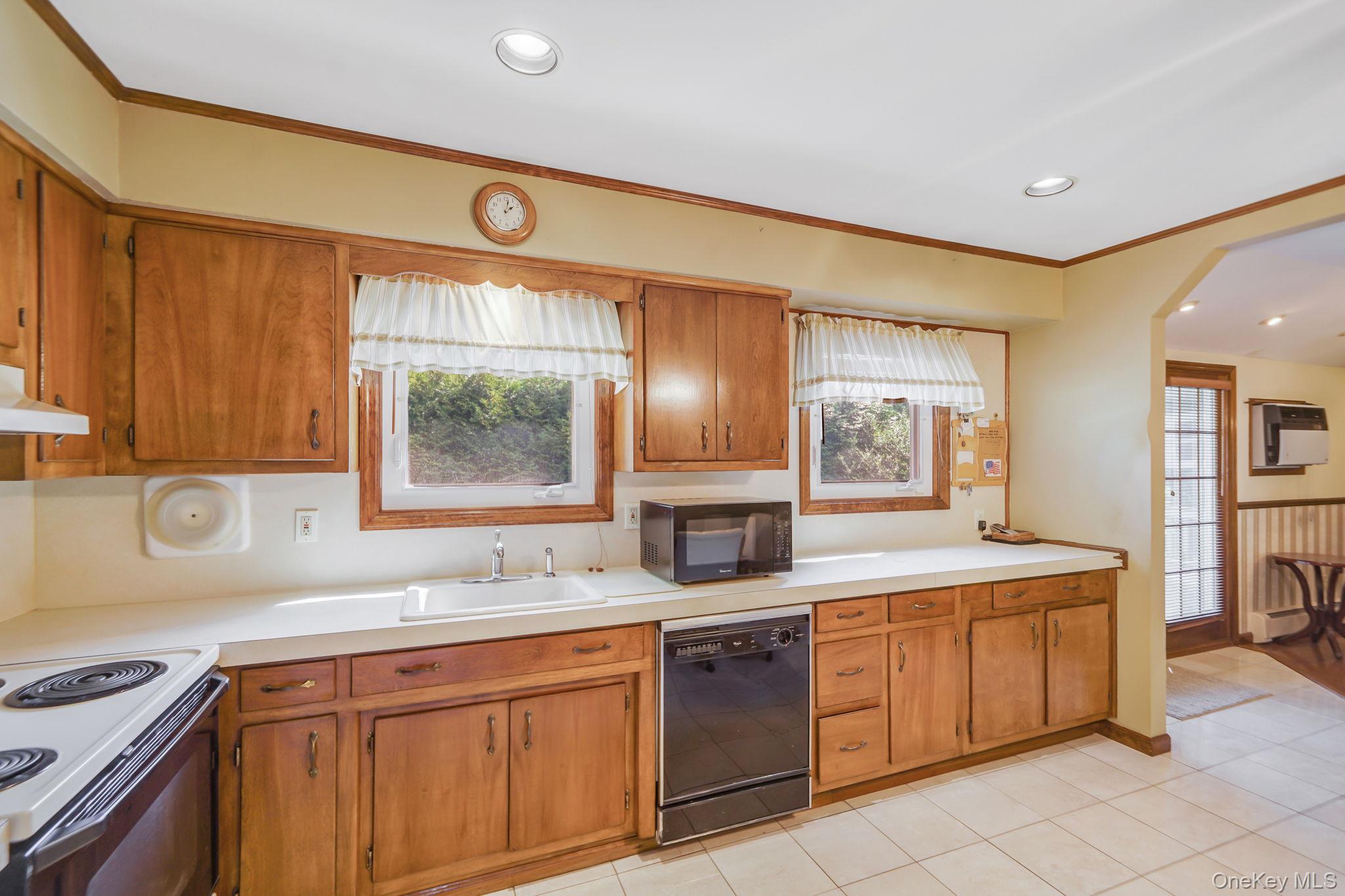 123 Parkside Avenue, Miller Place, NY 11764