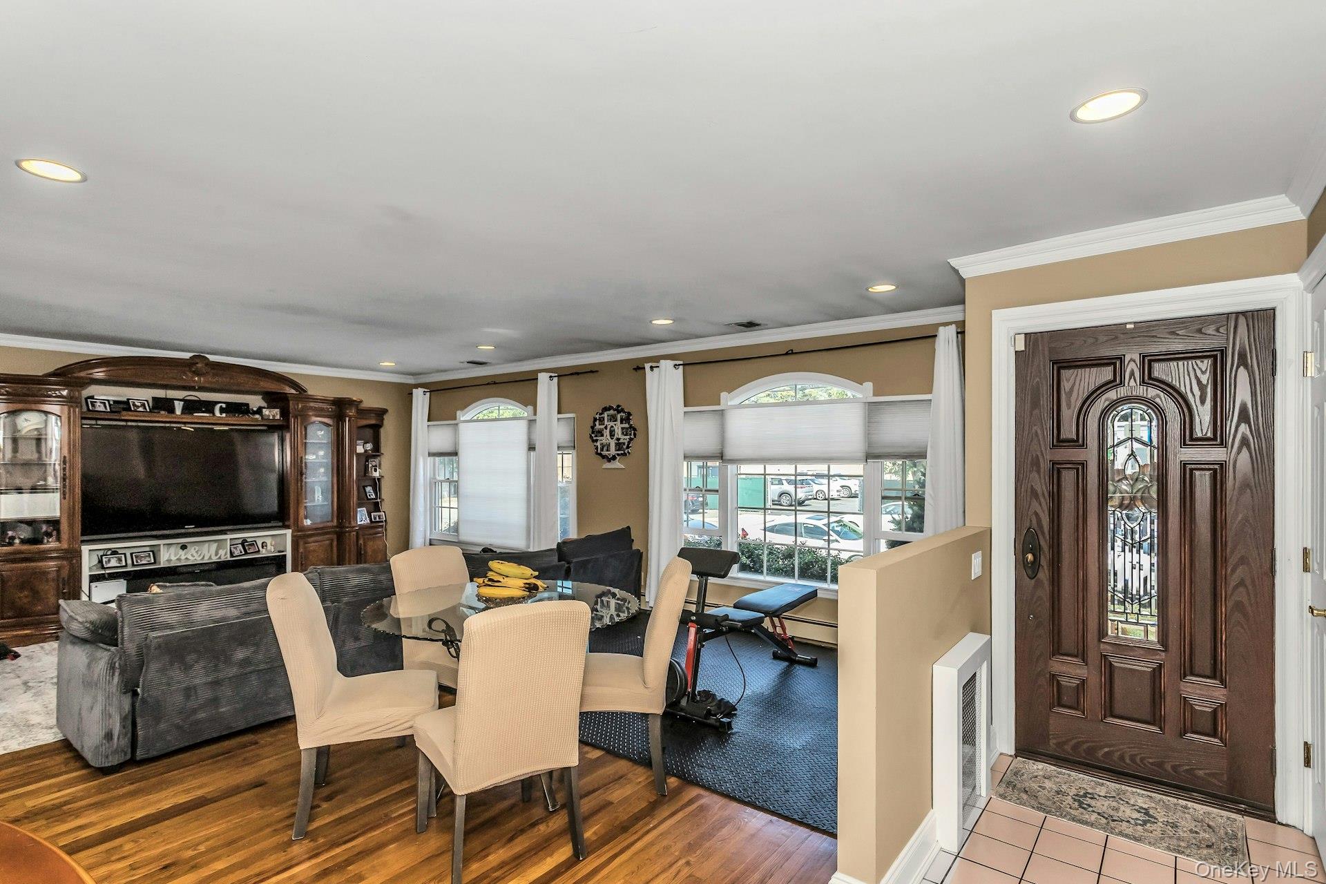 28 Grove Street, Massapequa, NY 11758