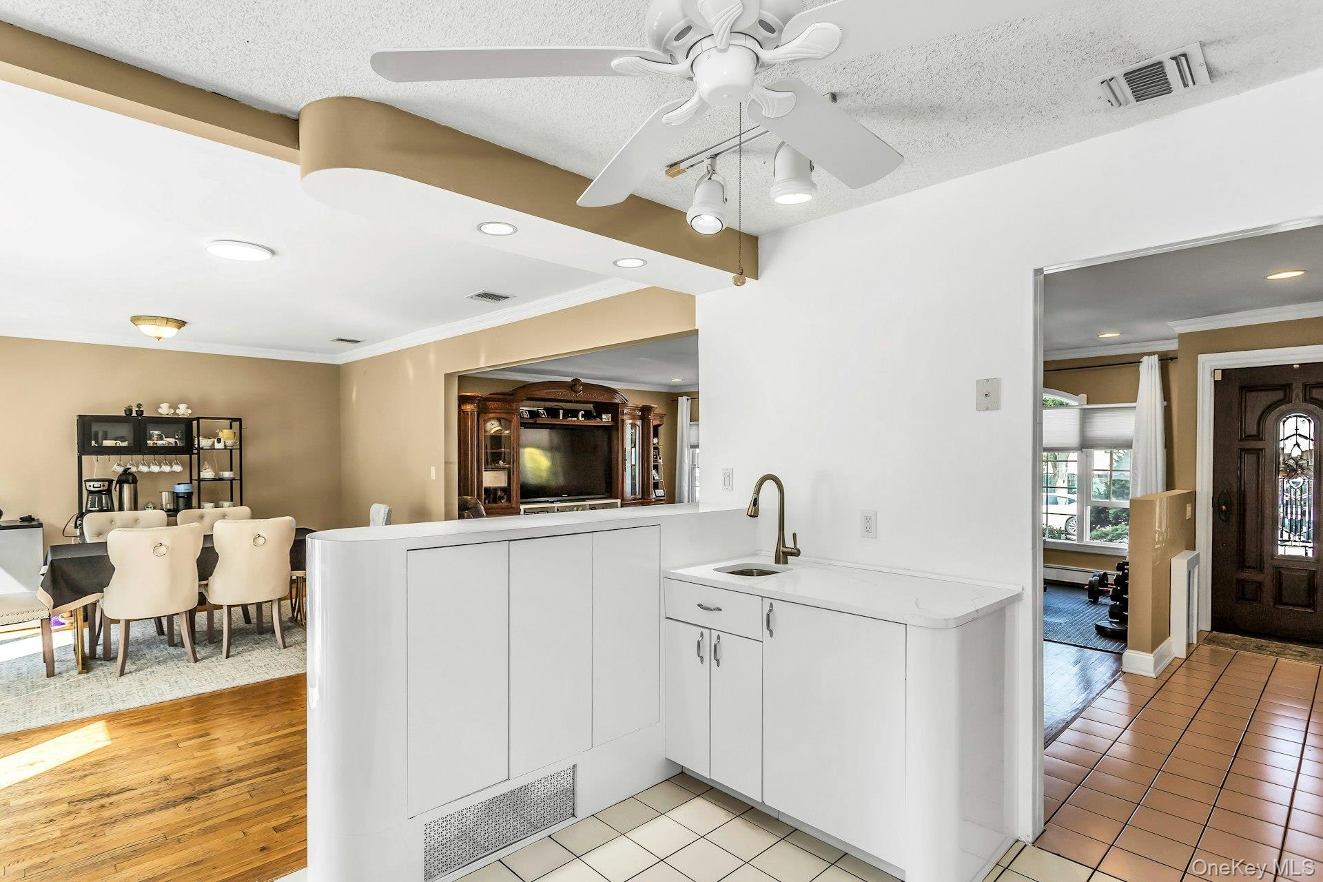 28 Grove Street, Massapequa, NY 11758