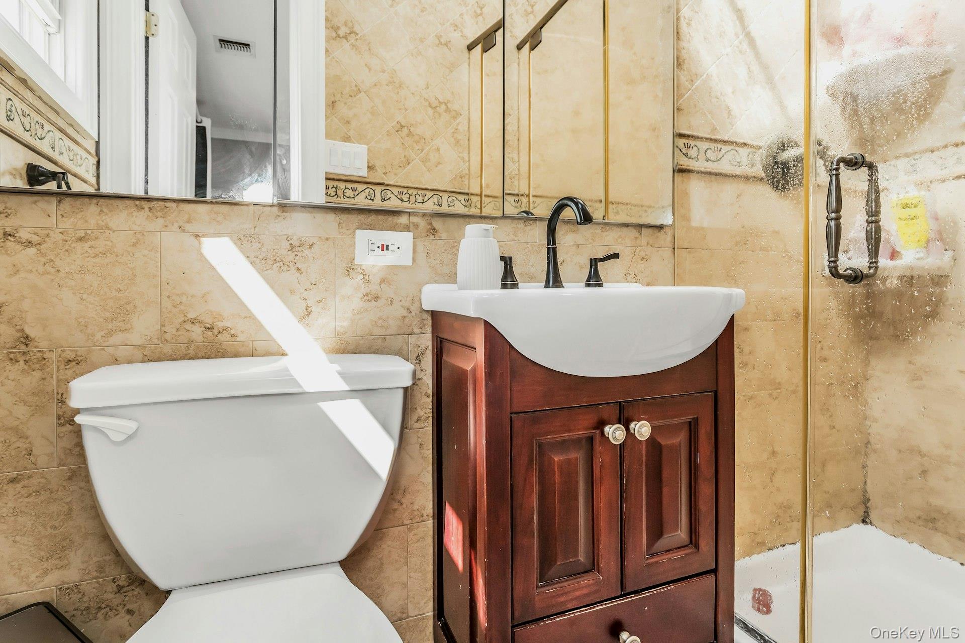 28 Grove Street, Massapequa, NY 11758