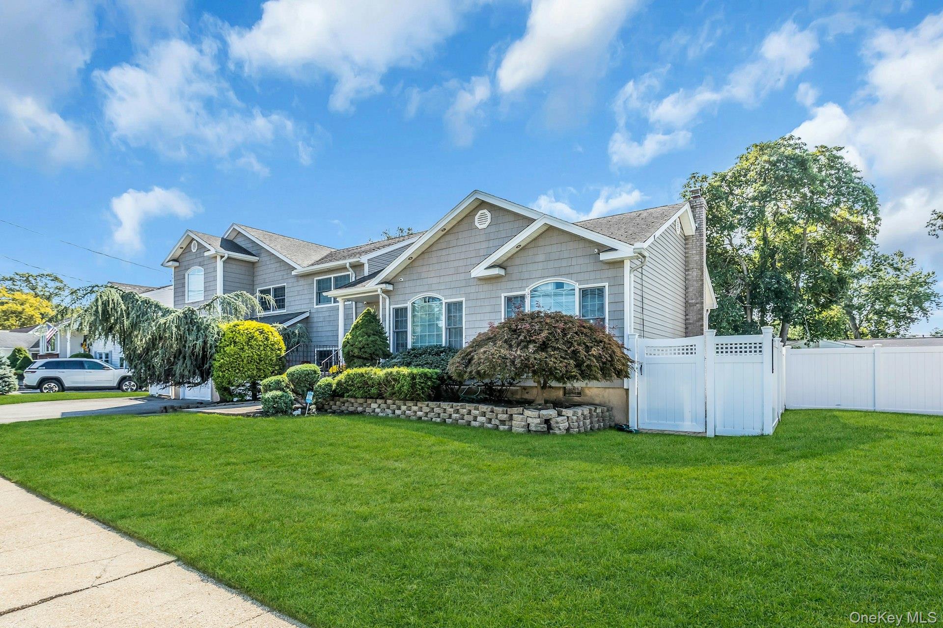 28 Grove Street, Massapequa, NY 11758