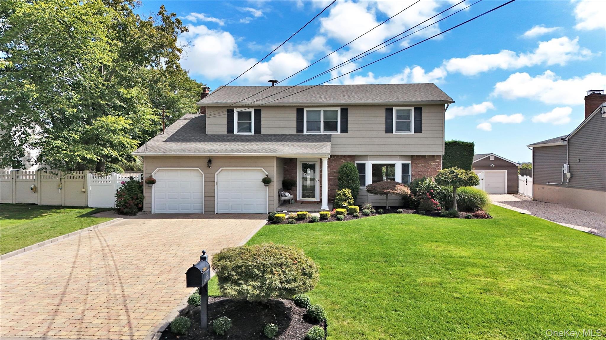 209 Bellevue Road, Oakdale, NY 11769
