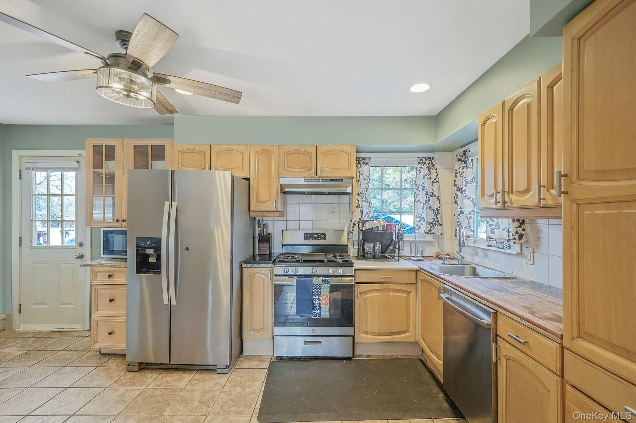 33 High Street, Lake Ronkonkoma, NY 11779