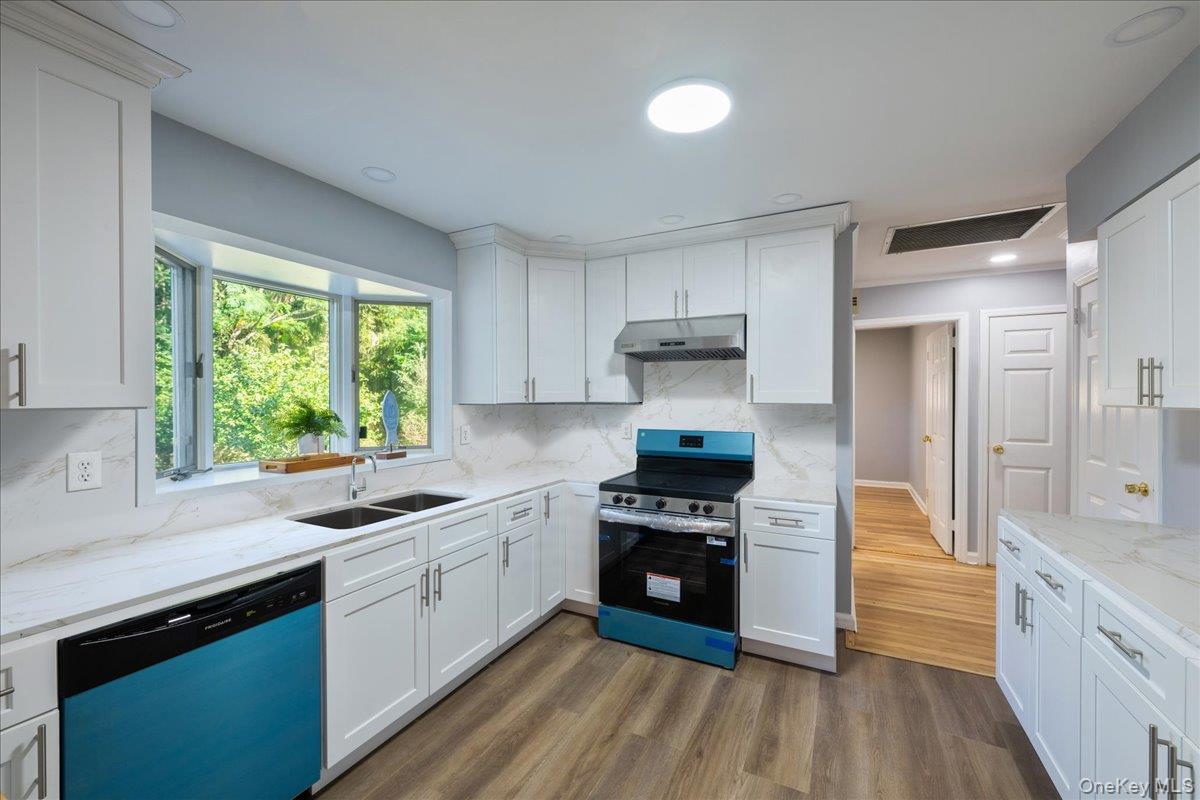 8 Oakway Drive, Stony Brook, NY 11790