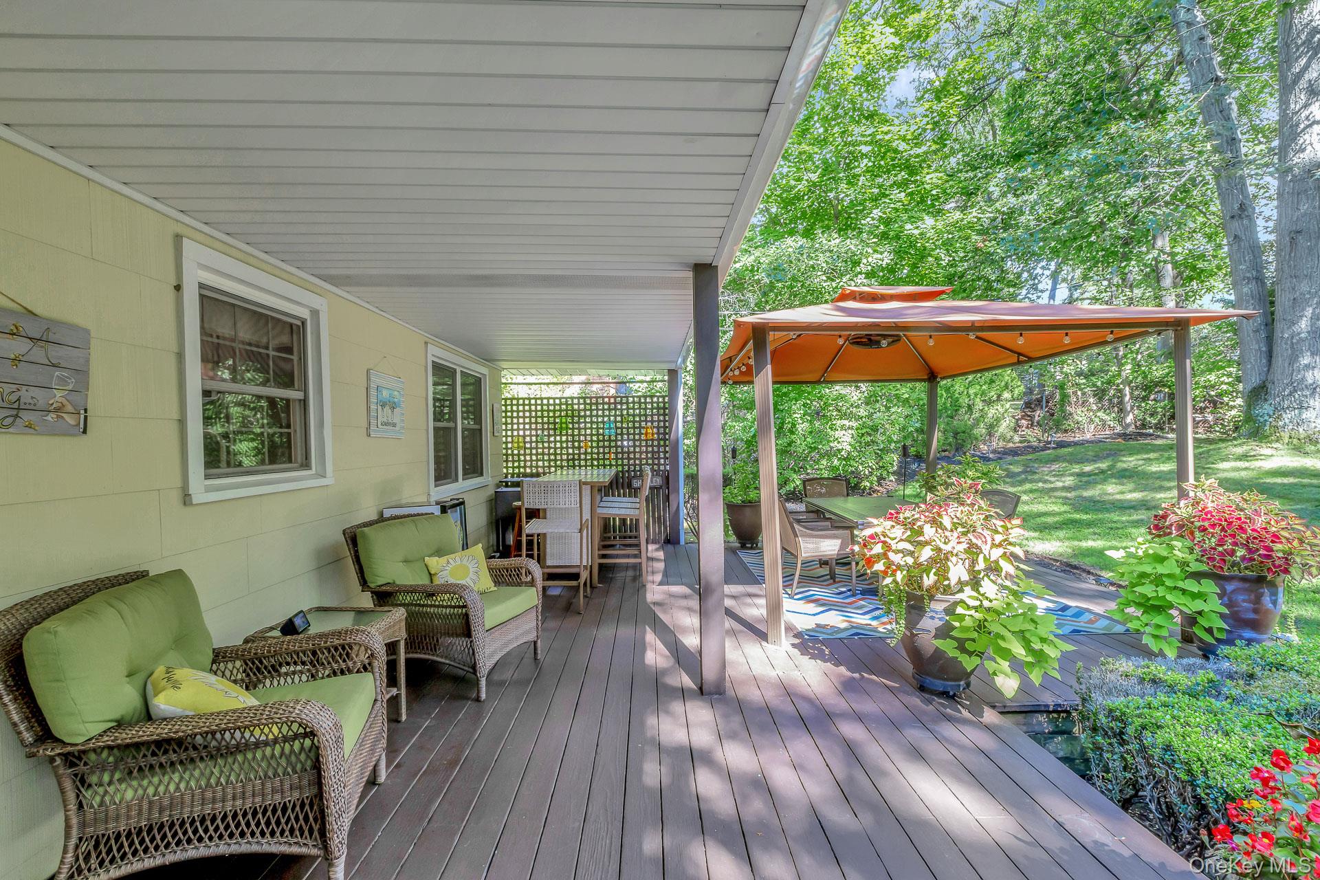 4 Burham Court, Smithtown, NY 11787