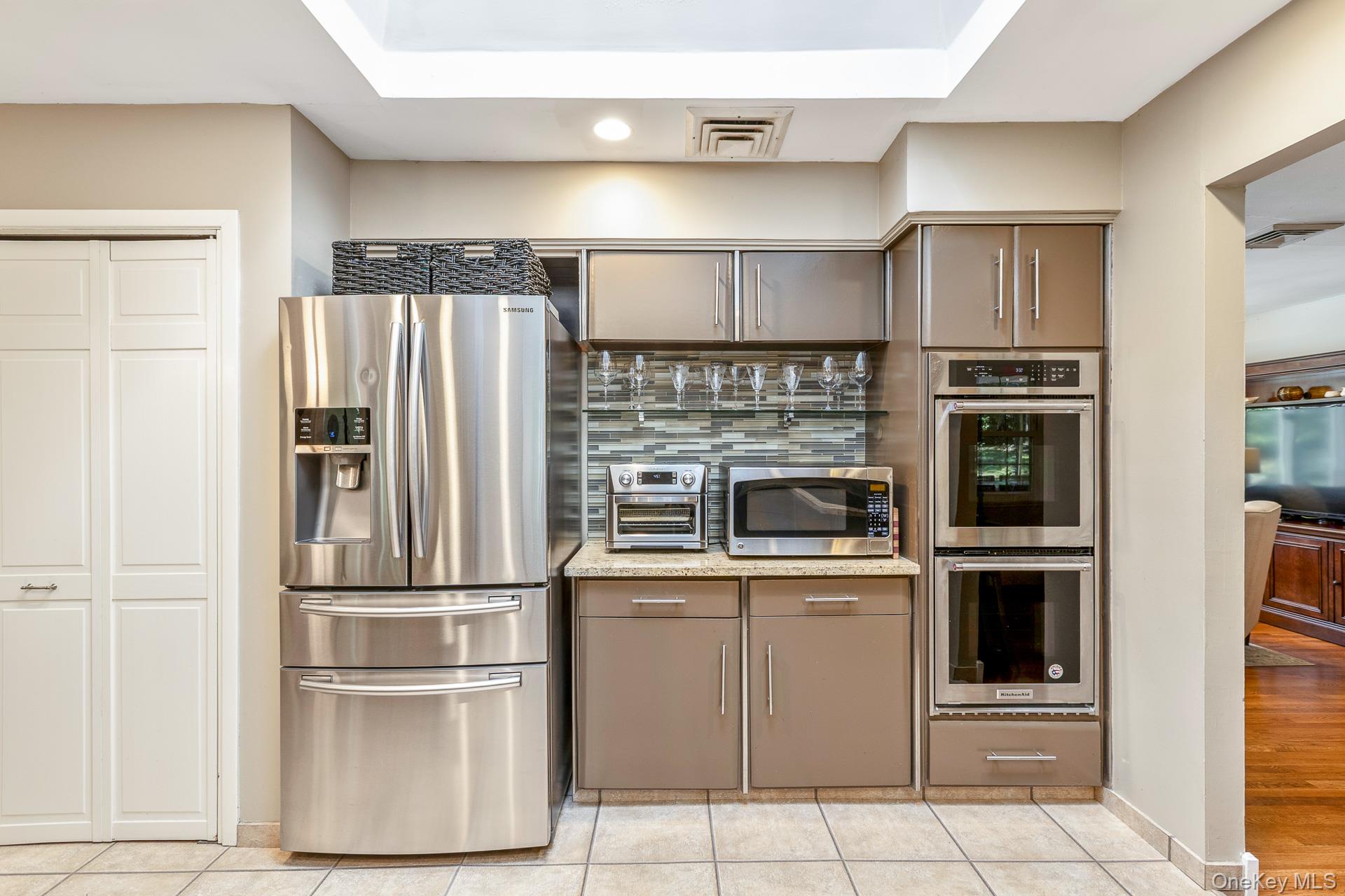 4 Burham Court, Smithtown, NY 11787