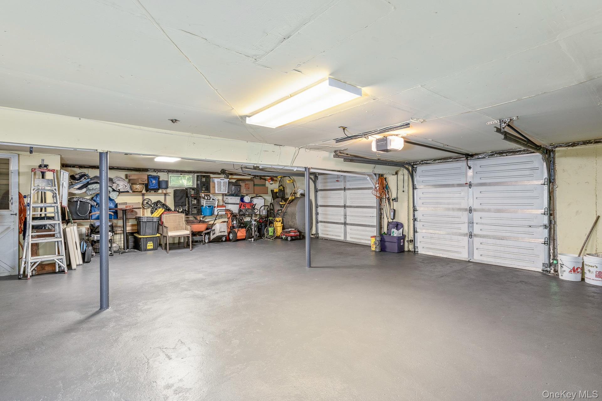 4 Burham Court, Smithtown, NY 11787