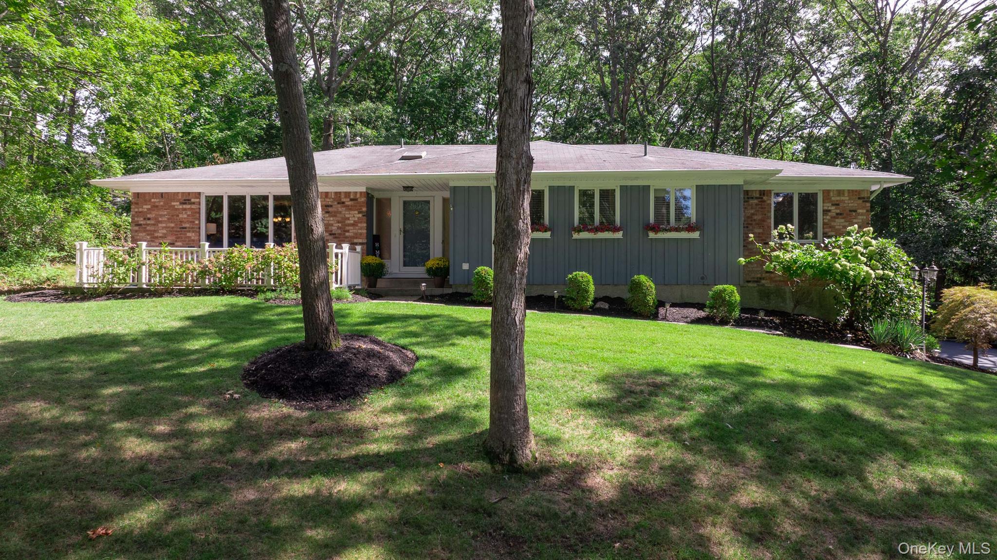 4 Burham Court, Smithtown, NY 11787