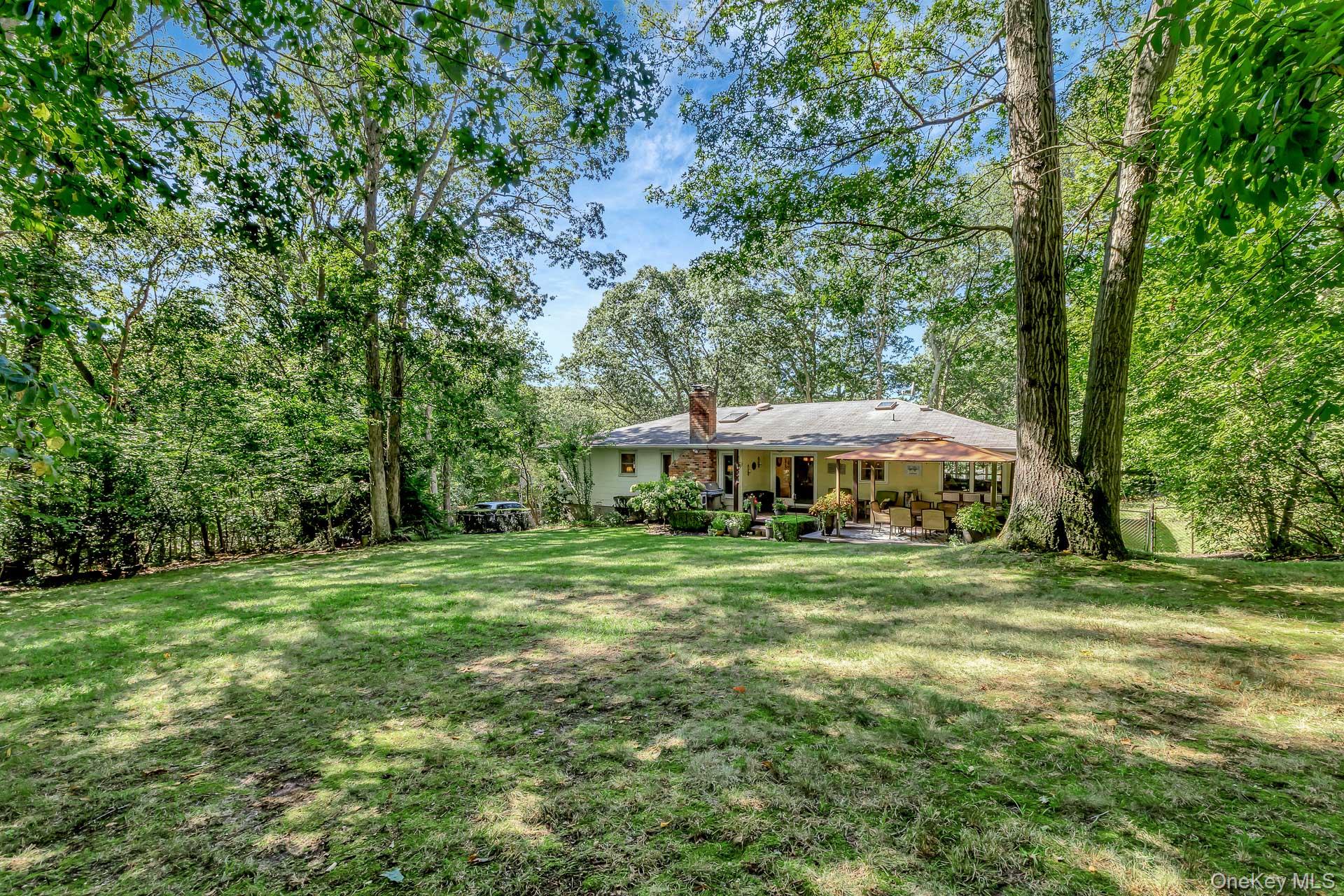 4 Burham Court, Smithtown, NY 11787