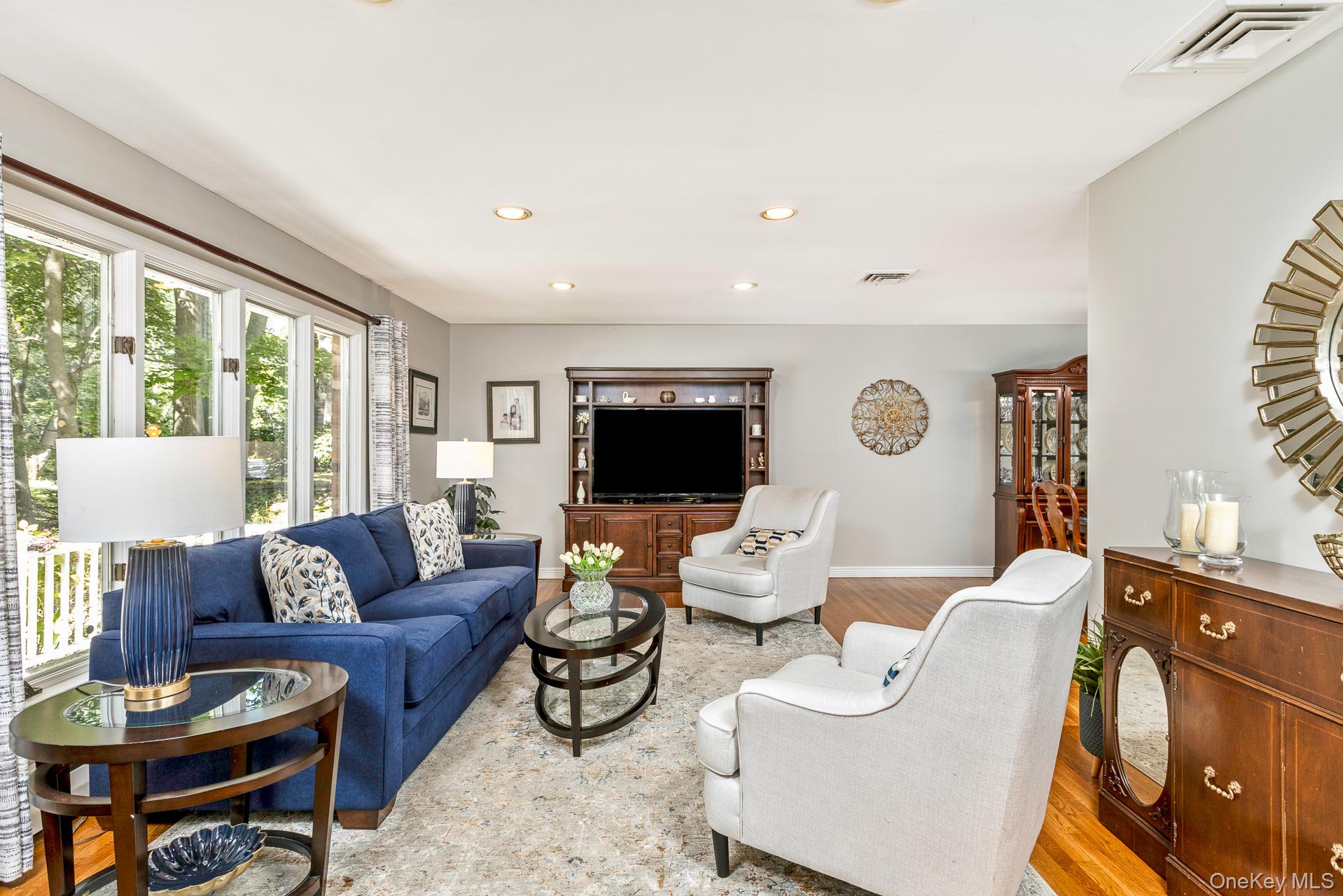 4 Burham Court, Smithtown, NY 11787