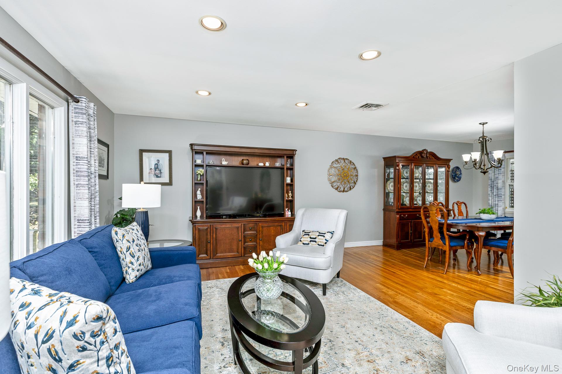 4 Burham Court, Smithtown, NY 11787