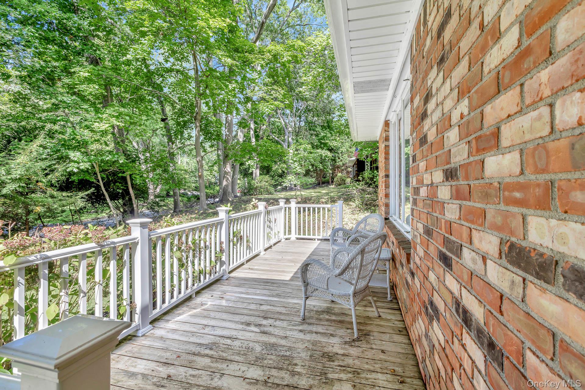 4 Burham Court, Smithtown, NY 11787